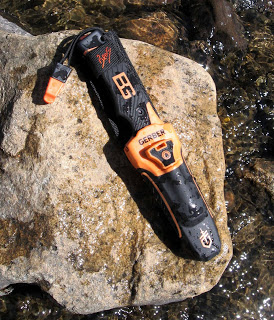 มีดเดินป่า/ยังชีพ Gerber Bear Grylls Ultimate Pro ใหม่ แท้ มีนกหวีดและที่จุดไฟ ของแท้ ของใหม่