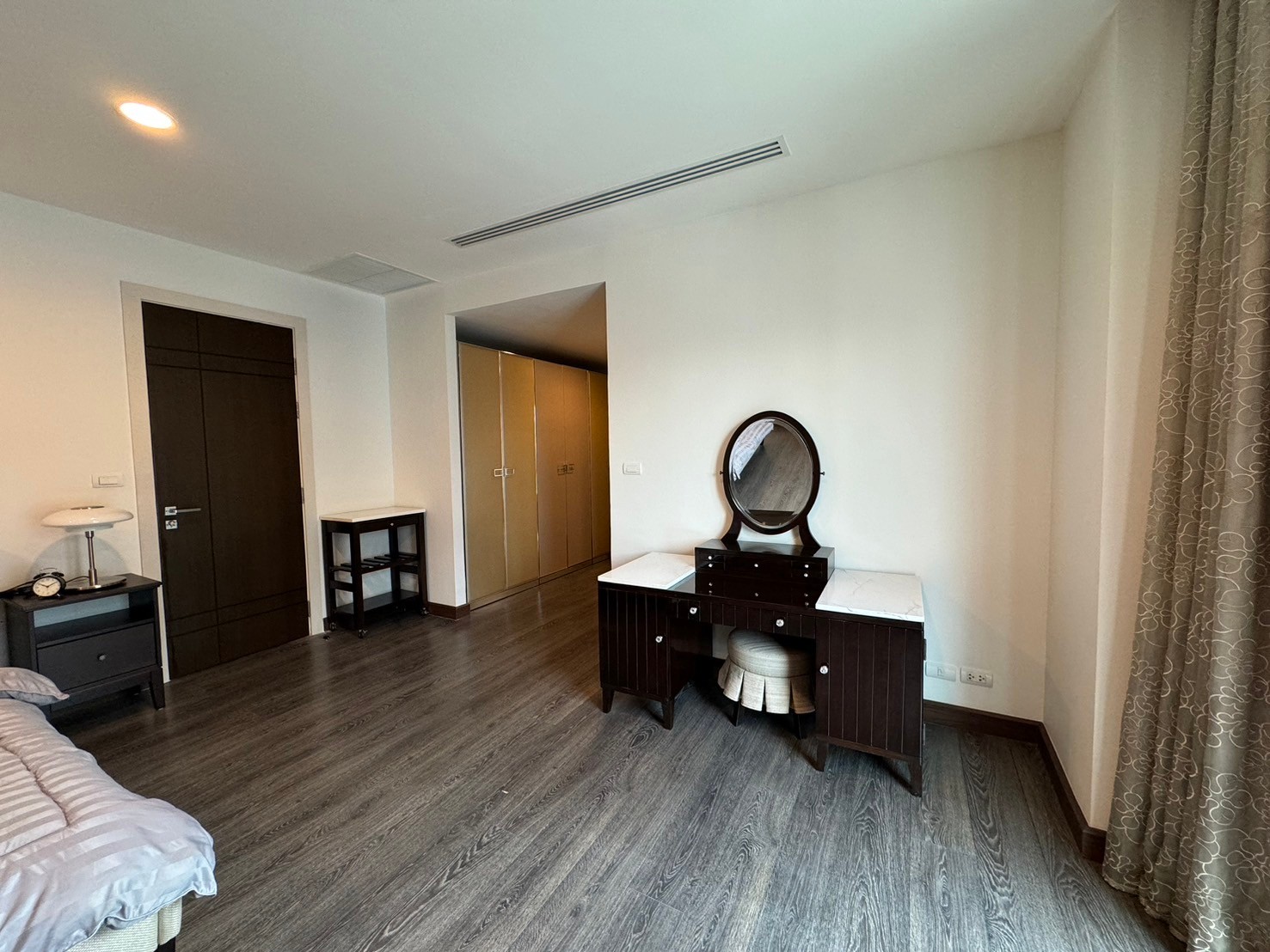 ✨ ให้เช่า คอนโด The Crest ร่วมฤดี (เดอะเครสท์ ร่วมฤดี) 📌 ใกล้ BTS เพลินจิต เดินเพียง 600 เมตร (ใช้เวลาประมาณ 7 นาที)