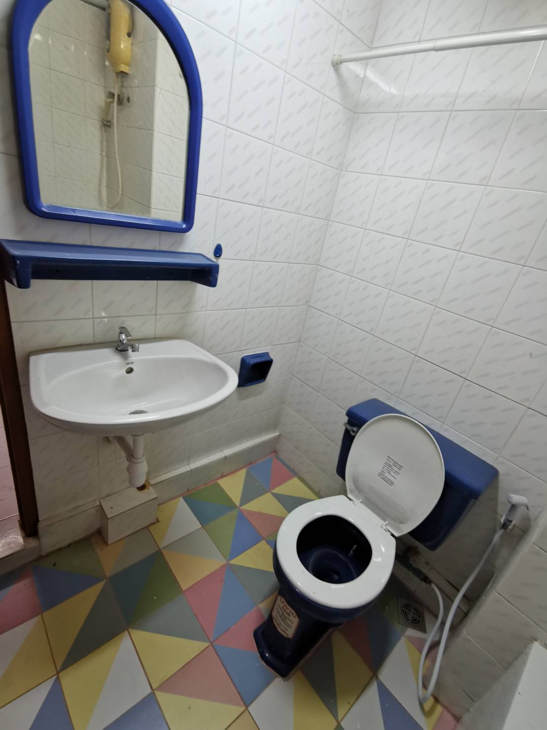 ให้เช่าคอนโด Ruenrudee Condominium (รื่นฤดี คอนโดมิเนียม) 1 ห้องนอน 1 ห้องน้ำ 1 ครัว 1 ห้องนั่งเล่น ขนาด 44 ตรม.