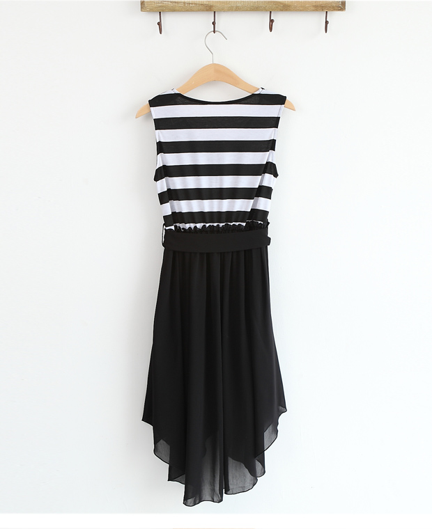 DRESS ชุดเดรสแฟชั่นแขนกุด คอกลม ลายขวางสีดำ ขาว ผ้าคอตตอน + ชีฟอง จั๊มเอว ASIA STREET FASHION