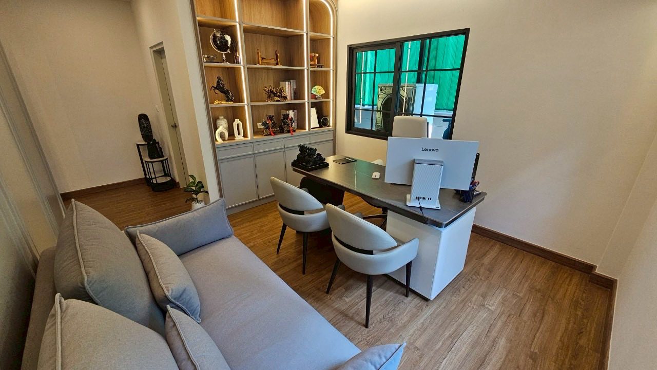 ขายบ้านเดี่ยวหรู หมู่บ้าน เซนโทร บางนา / For Sale Centro Bangna (English below)