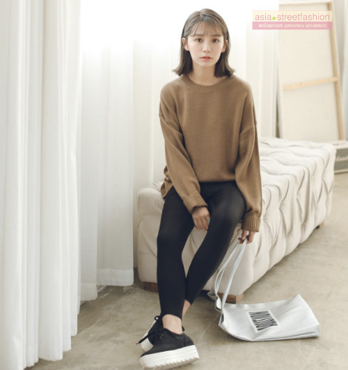 Sweater เสื้อสเวทเตอร์แขนยาว สีน้ำตาล ทรงสวย จะใส่เดี่ยวไหรือใส่โค้ทคลุมก็เริ่ด