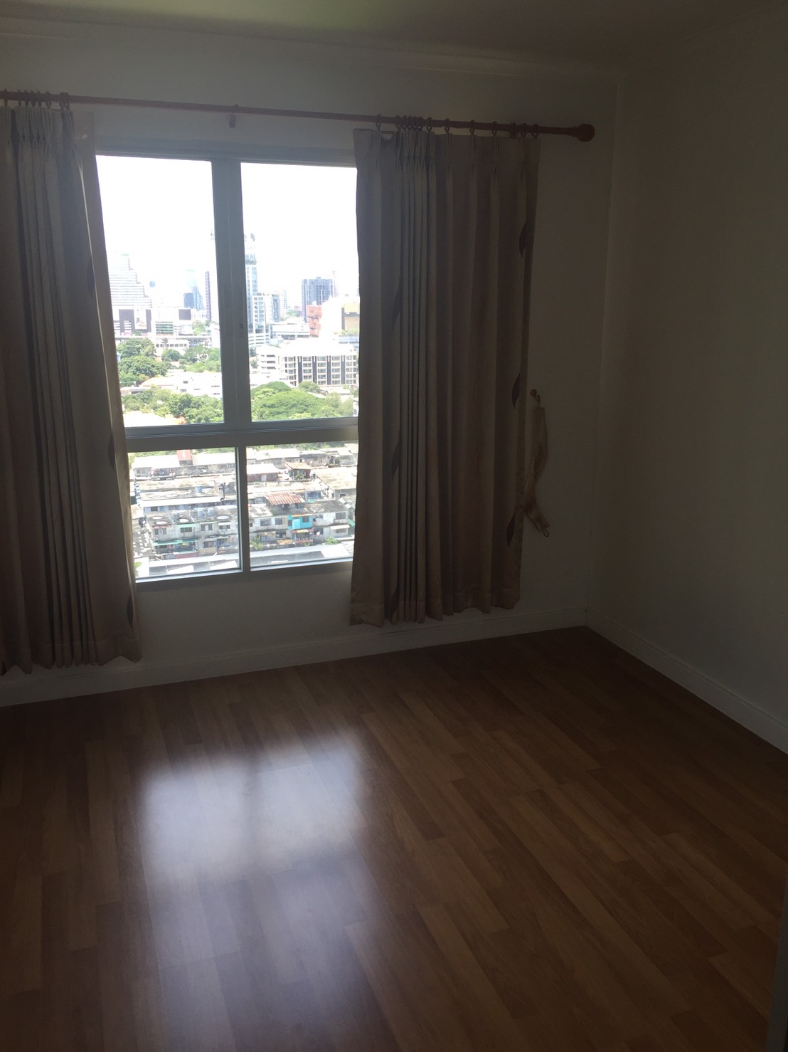 ให้เช่า ลุมพินี เพลส พระราม 4-กล้วยน้ำไท ห้องเปล่า 10,000/เดือน