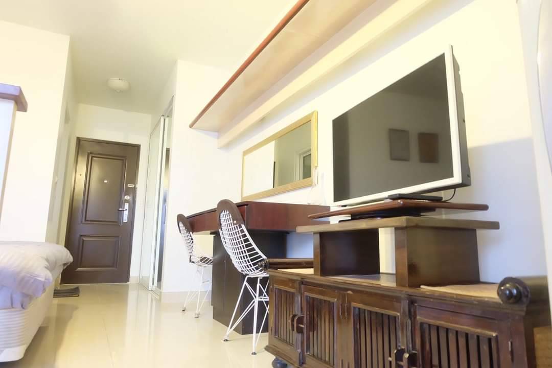 ให้เช่าคอนโด ไอเฮ้าส์ ลากูน่า การ์เด้น อาซีเอ I House Laguna RCA For Rent พื้นที่ 26 ตร.ม. ห้องสตูดิโอ ชั้น 7 ตึก E (ตึกสีเหลือง) วิวสวย ห้องตกแต่งไสตล์ โรงแรมContemporary Cozy Style