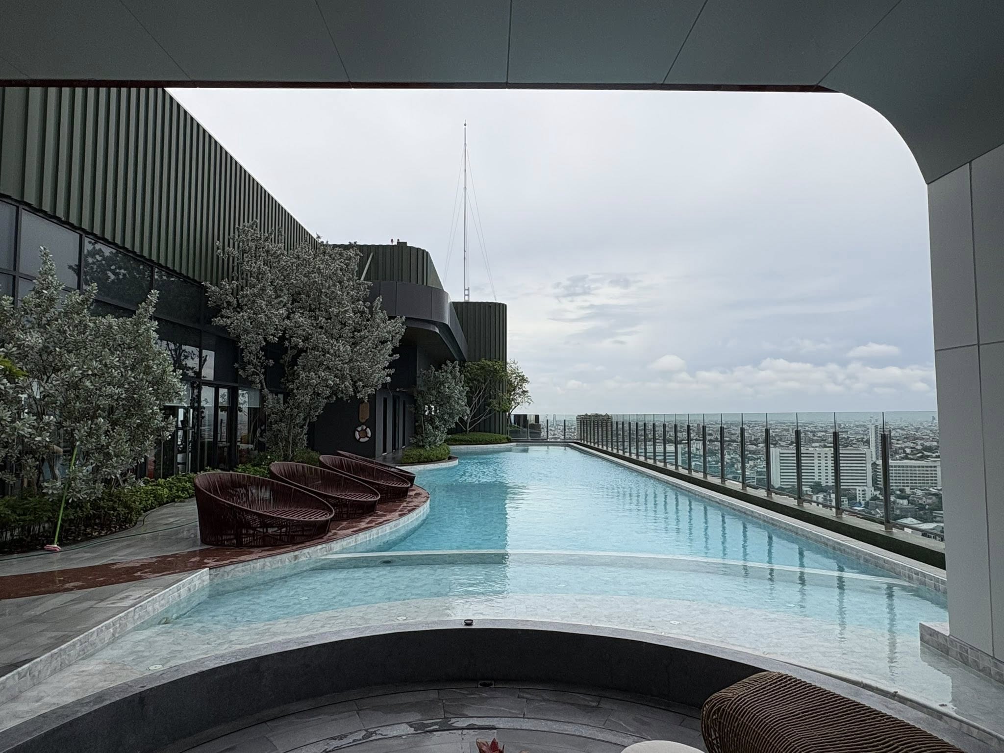 ให้เช่าคอนโดใหม่ The Line Vibe Ladprao (เดอะไลน์ ไวบ์ ลาดพร้าว) — ใจกลางลาดพร้าว ติดรถไฟฟ้า 2 สาย