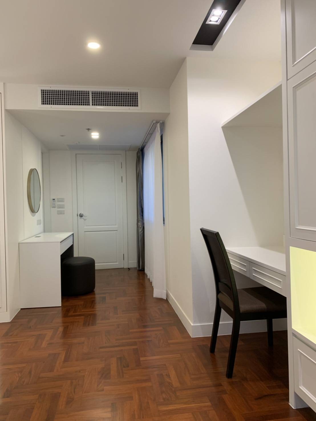 ให้เช่าคอนโด Baan Suanpetch (บ้าน สวนเพชร) 2 ห้องนอน 3 ห้องน้ำ 1 ห้องแม่บ้าน 1 ห้องรับแขก 1 ห้องครัว