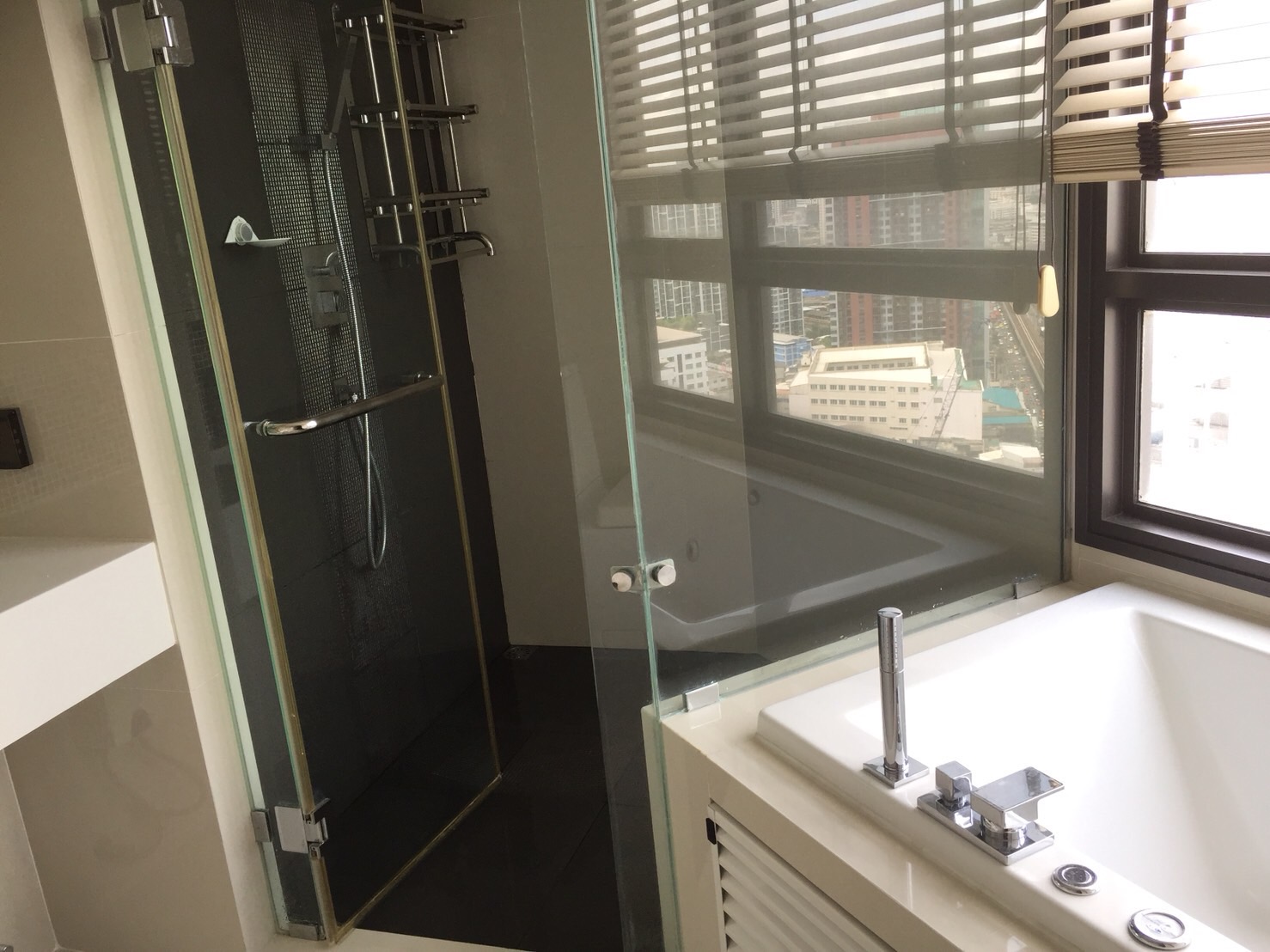 ให้เช่าคอนโด Rhythm Sukhumvit 44/1 (ริทึ่ม สุขุมวิท 44/1) แบบ 2 นอน 2 น้ำ ห้อง 472 พื้นที่ 68.50 ตรม