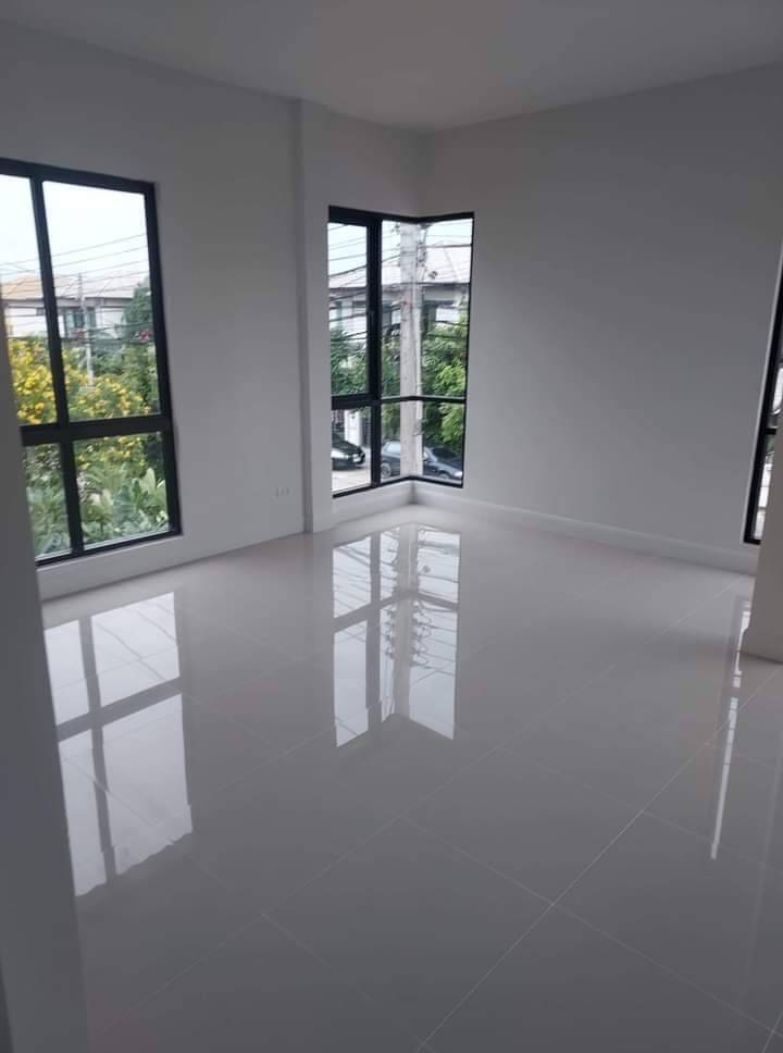 ขายบ้านเดี่ยว 2 ชั้น 56 ตร.วา 3 ห้องนอน 2 ห้องน้ำ โครงการ บ้านฟ้าปิยรมย์ เนสโต้ วงแหวนลำลูกกา-คลอง 6 บ้านหลังที่ 3 นับจากหน้าโครงการ