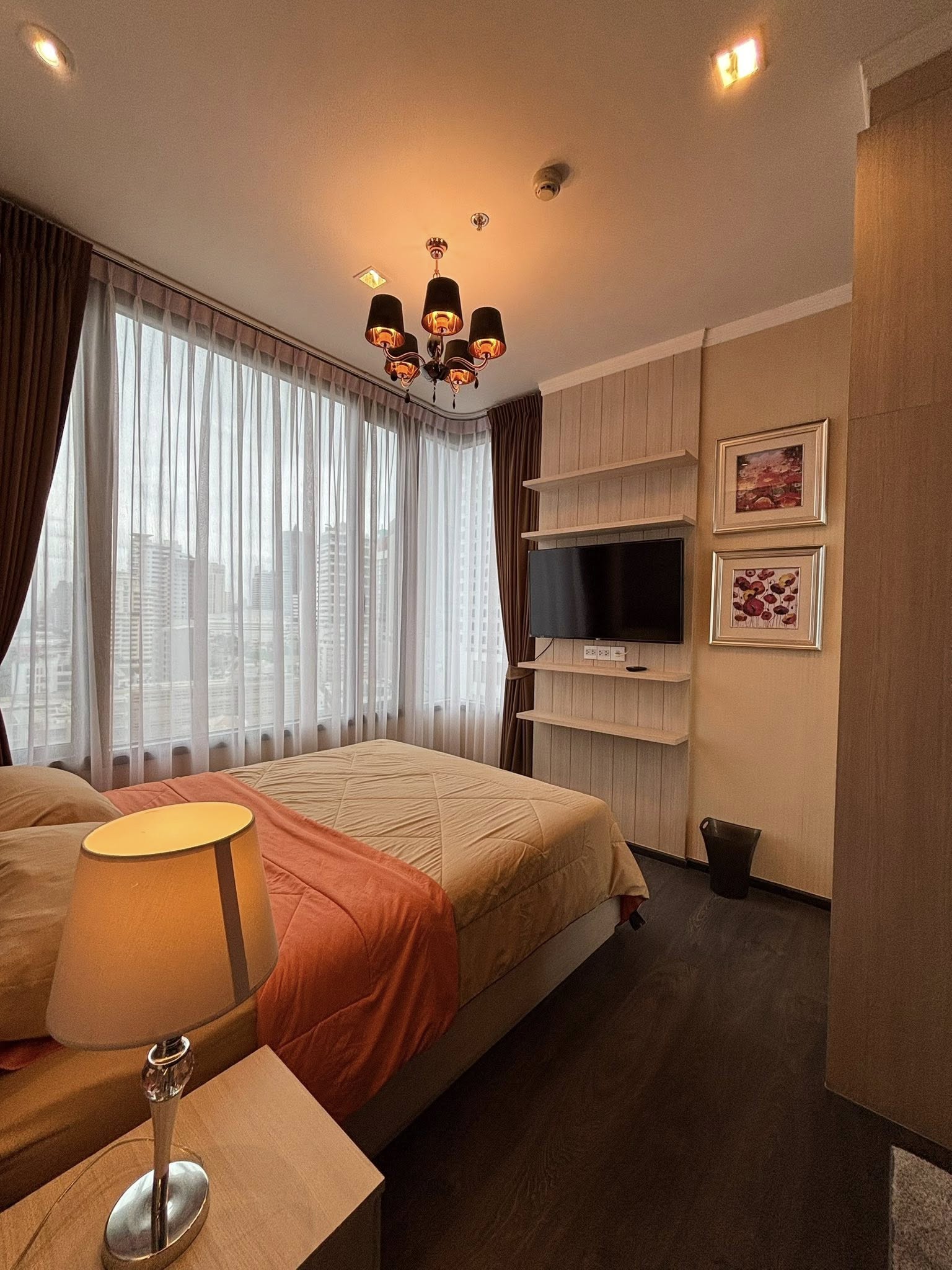 🏢 ให้เช่าคอนโด! Edge Sukhumvit 23 (เอดจ์ สุขุมวิท 23) ห้องมุม ชั้น 10 ขนาด 42 ตร.ม. แบบ 1 ห้องนอน พร้อม อ่างอาบน้ำ