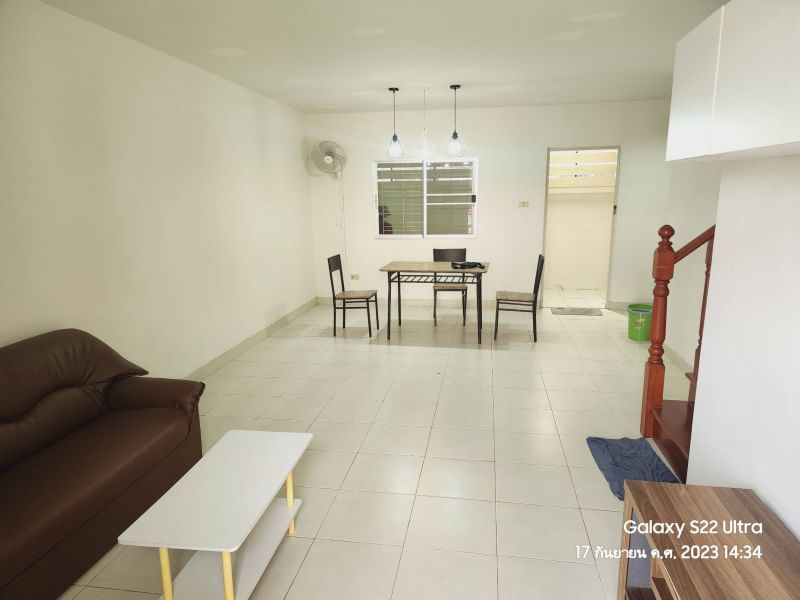 ขาย / ให้เช่า ทาวน์โฮม 2 ชั้น หมู่บ้านนิรันดร์วิลล์ 10 ถนนศรีวารีน้อย มีห้องนอน 3 ห้องนอนพร้อมเฟอร์นิเจอร์และแอร์