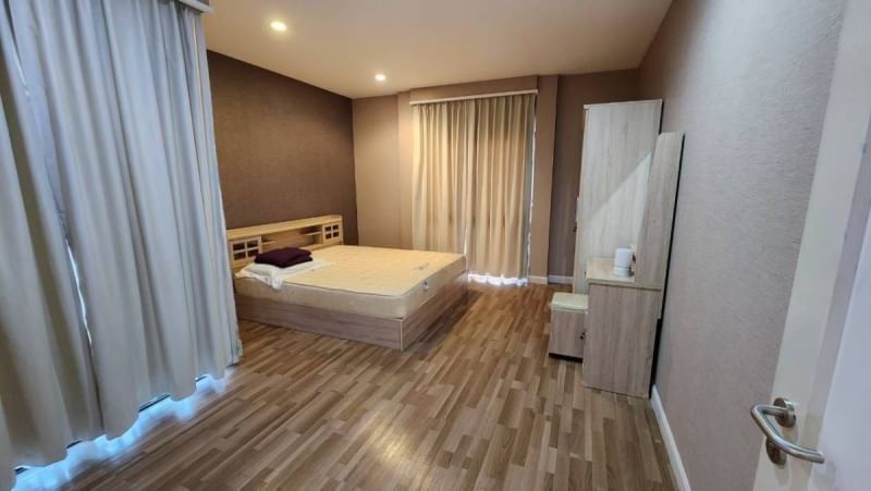 ขาย / ให้เช่าบ้านเดียว บ้านหรูใหญ่ 3 ชั้น หมู่บ้าน ลุมพินี สวนหลวง ร.9 ให้เช่า 160,000 บาท