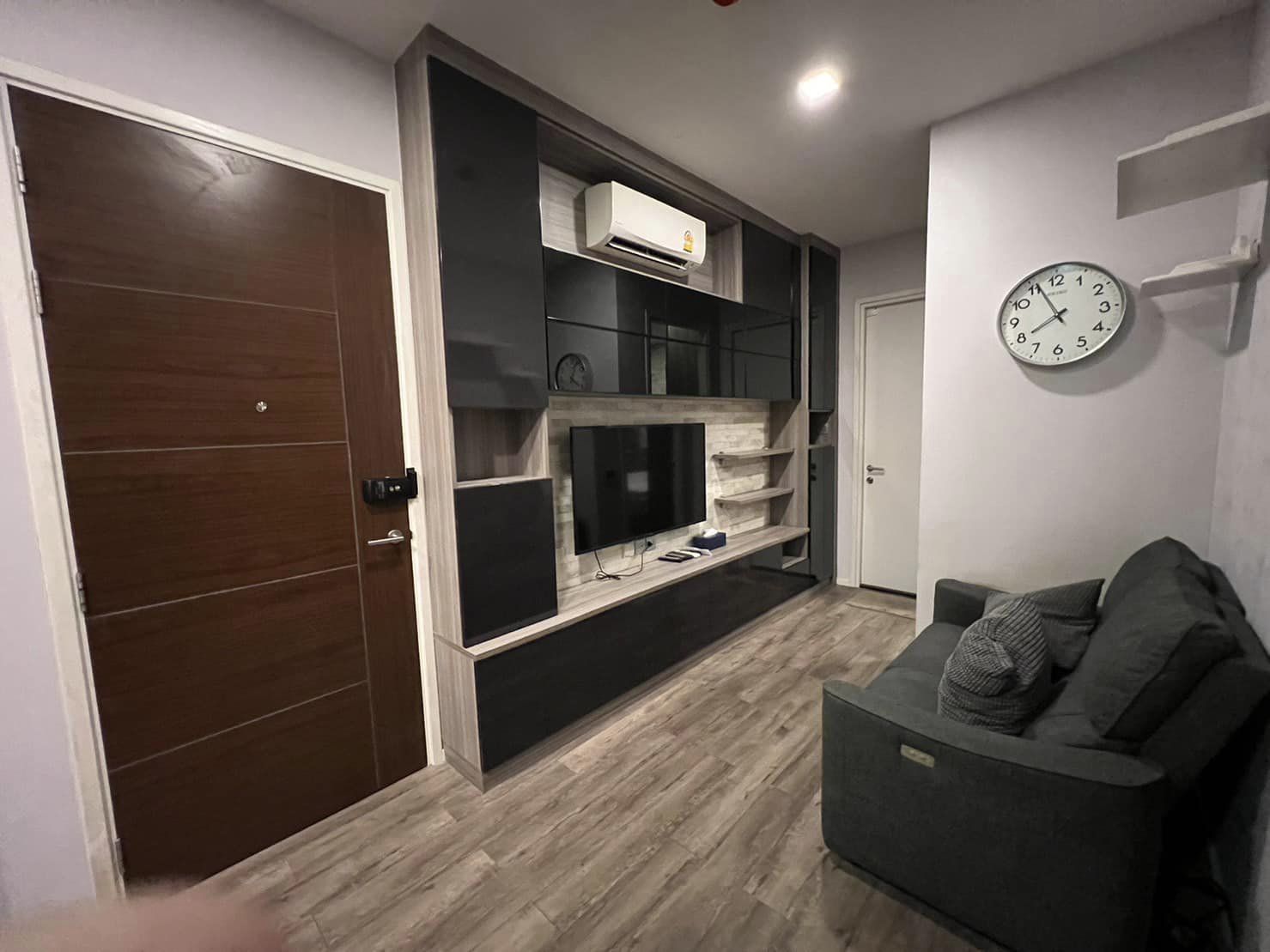 ขาย / เช่าคอนโด Brown Condo Ratchada 32 (บราวน์ คอนโด รัชดา 32) (ขายพร้อมผู้เช่า ) รูปแบบ : 1 ห้องนอน 1 ห้องน้ำ 1 ห้องรับแขก ครัวปิด