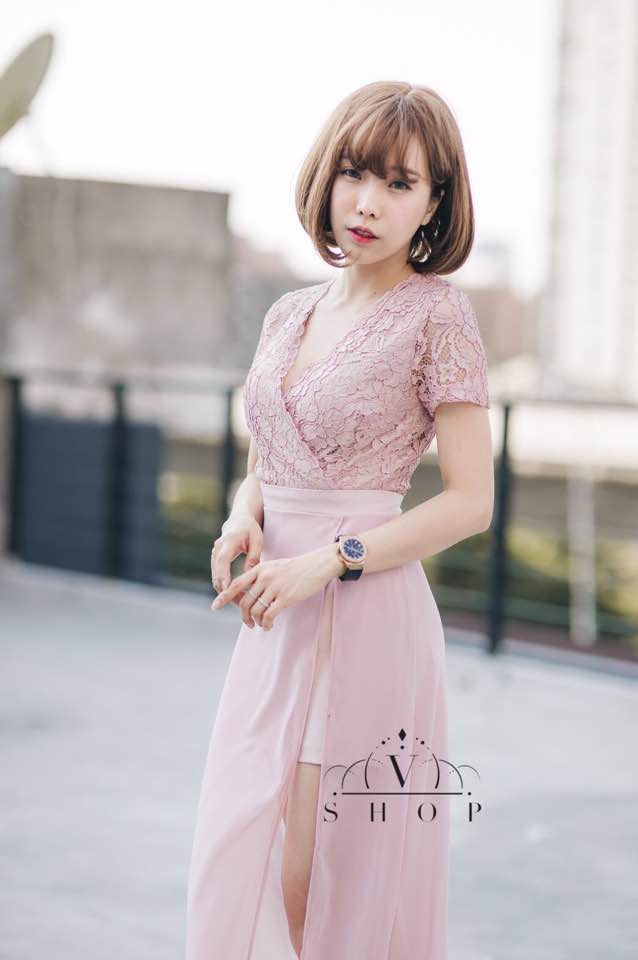 ชุดเดรสออกงาน/ไปงานแต่งงานสีชมพู เดรสกางเกงขาสั้นสีชมพู แต่งผ้าคลุมสุดเก๋