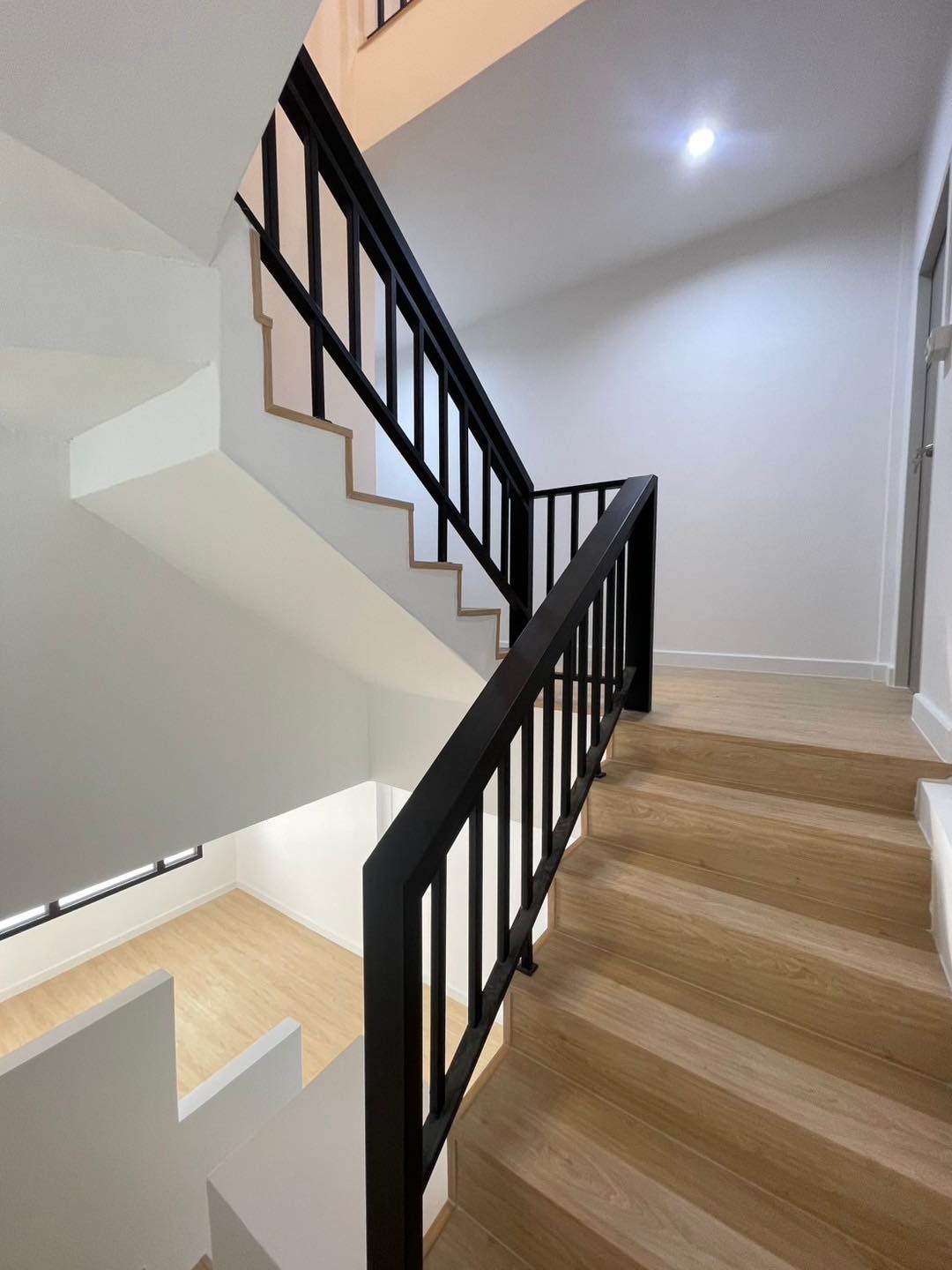 ขายทาวน์โฮม 3 ชั้น โครงการหมู่บ้านลัลลี่วิลล์ ลำลูกกา-คลอง 1 ราคาเพียง 2,290,000 บาท ฟรีโอน