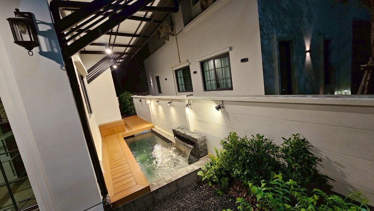 ขายบ้านเดี่ยวหรู หมู่บ้าน เซนโทร บางนา / For Sale Centro Bangna (English below)