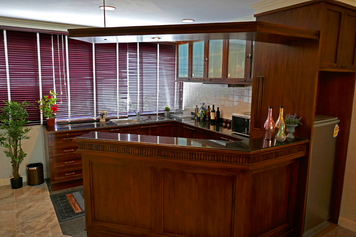 รหัสทรัพย์ 32240 ขายคอนโด Bang Saray Condominium (บางเสร่ คอนโดมิเนียม) ติดทะเลพัทยา 150 ตรม. 2 ห้องนอน 2 ห้องน้ำ 2 ระเบียง ตกแต่งดีไซน์ สวย สง่า มีคลาส ไม้จริง บิ้วอิน พื้นจากตุรกี material นำเข้าจากอิตาลี