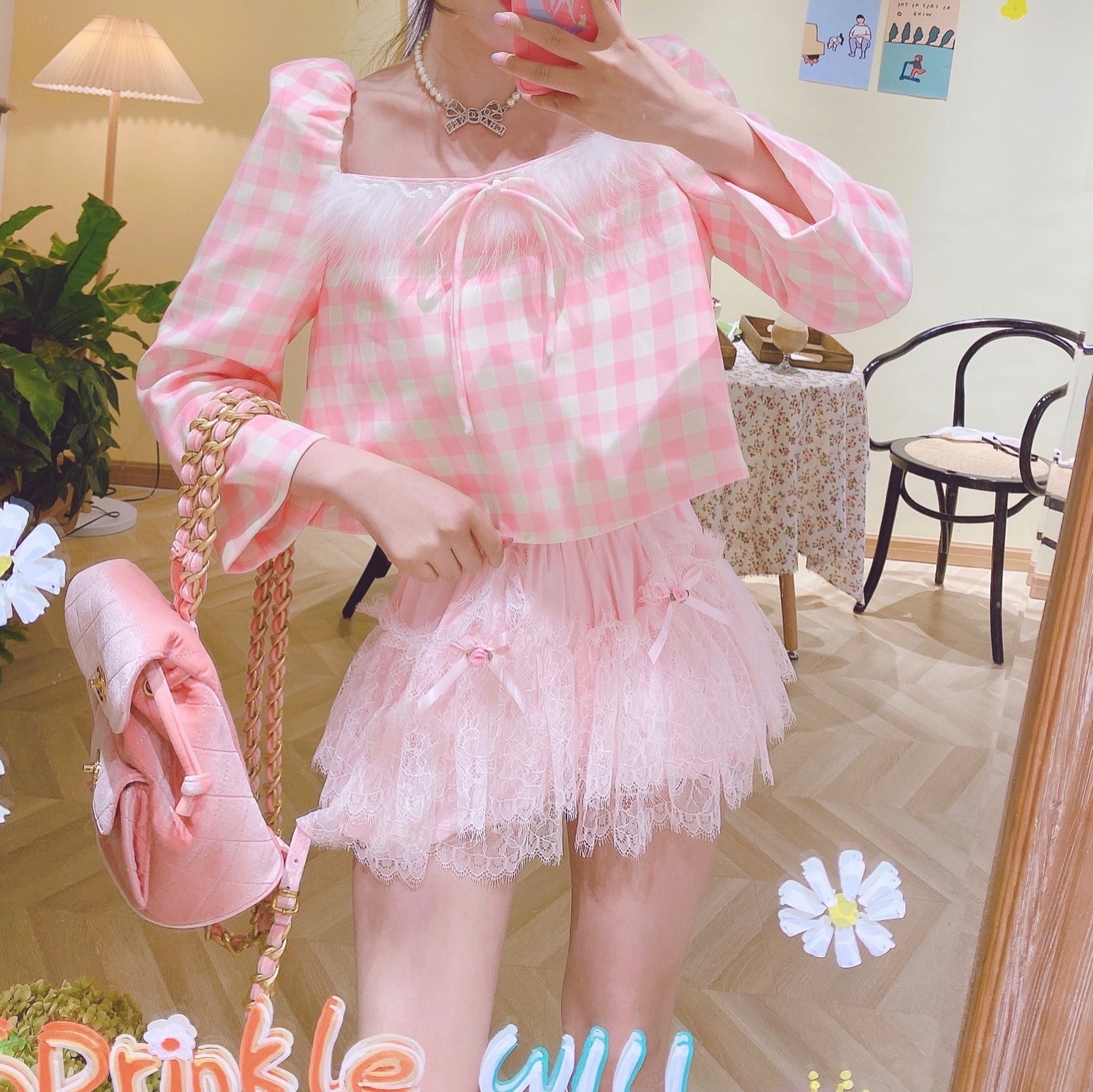Summer Joy : พรีออเดอร์ เสื้อแขนยาวแฟชั่นลายสก็อตหวานๆ แต่งขนนกช่วงอก งานแบรนด์