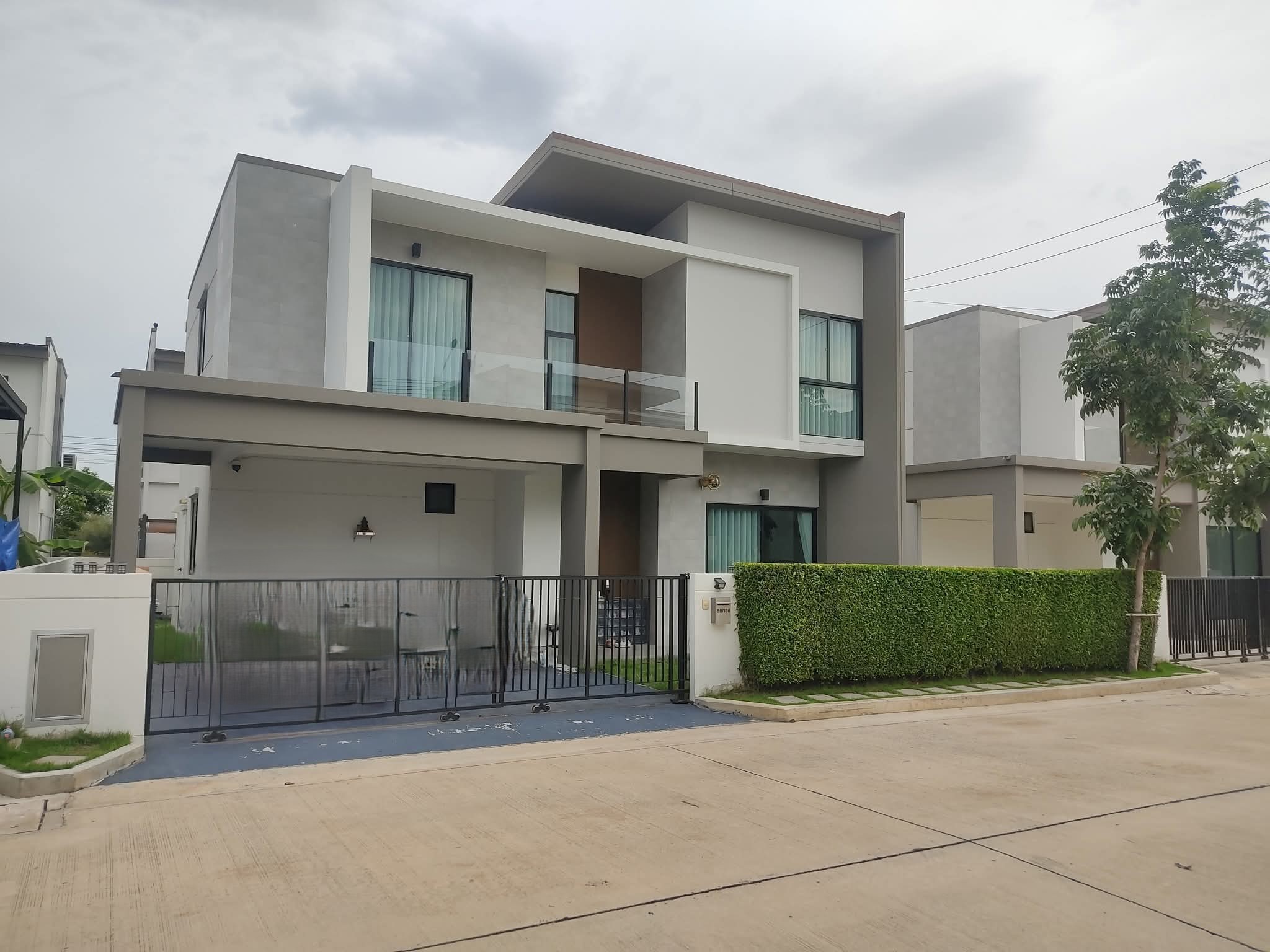 🏡 ขายบ้านเดี่ยว 2 ชั้น พร้อมอยู่ หมู่บ้านเอสเกตไลฟ์ ราชพฤกษ์ - กาญจนา