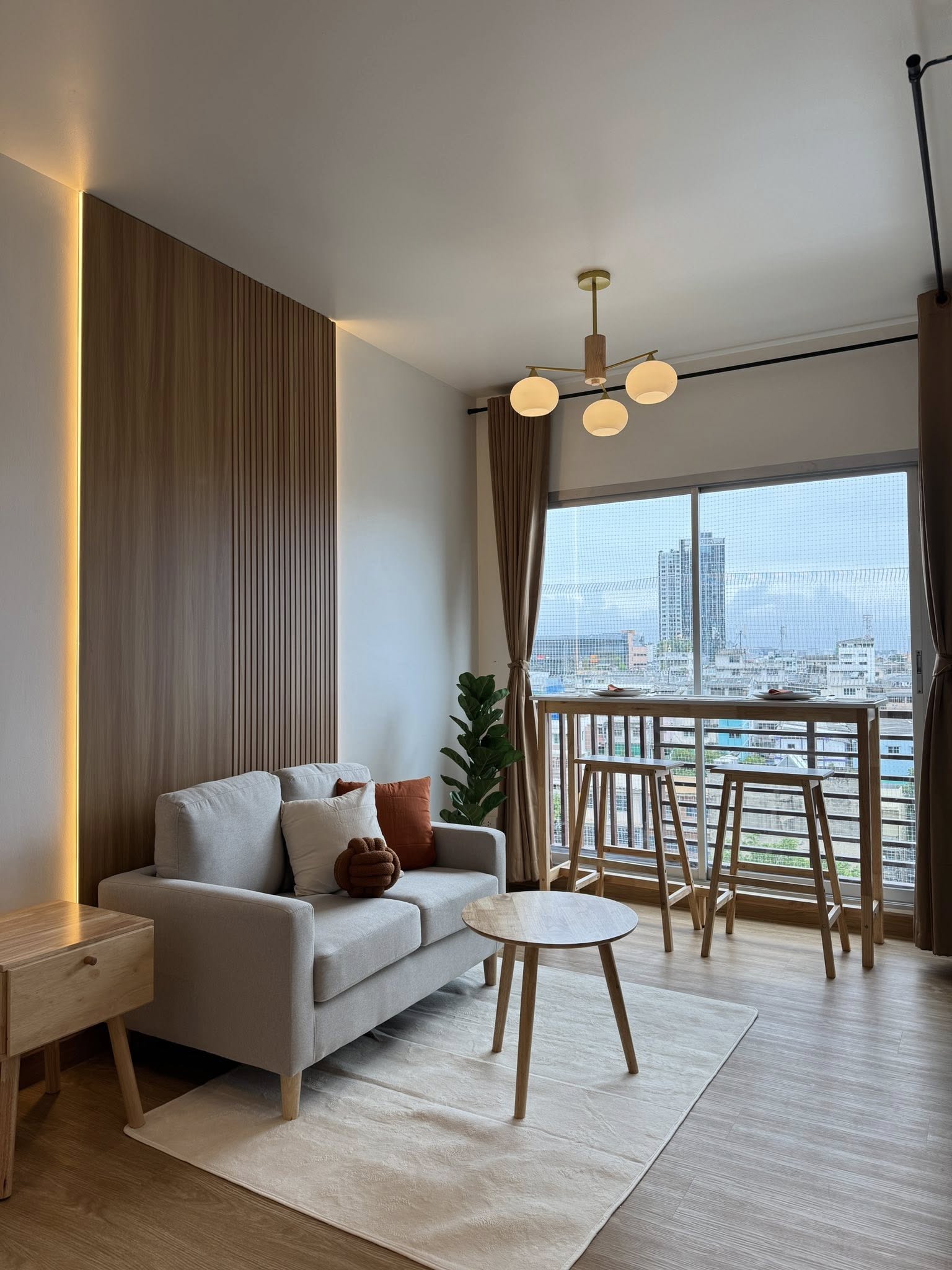 ขายด่วน คอนโด The Seed Sathorn - Taksin (เดอะซี้ด สาทร-ตากสิน) 📍 Low Rise ใกล้ BTS วงเวียนใหญ่ เพียง 200 เมตร (เดิน 5 นาที)
