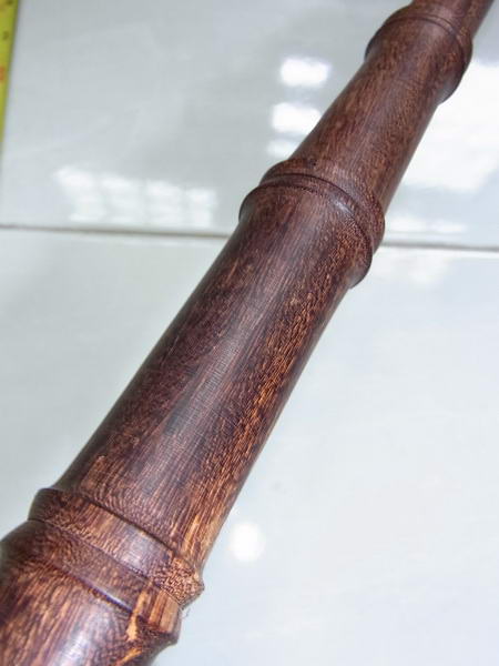 ไม้มงคลหายาก... ไม้ตะพด(ไม้แก่นมะขาม) กลึงลายไผ่9ปล้อง(เลขมงคล) ลายสวย ยาว95ซม... หัวกลึงหัวขุนทองเหลืองแท้