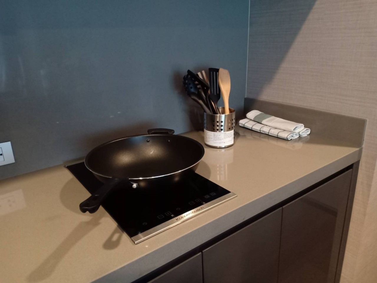 ขาย / ให้เช่าคอนโด The Diplomat Sathorn (เดอะ ดิโพลแมท สาธร) 2 ห้องนอน 2 ห้องนน้ำ ห้องเลขที่ 158/26 ชั้น 12 ขนาดพื้นที่ใช้สอย 77 ตารางเมตร