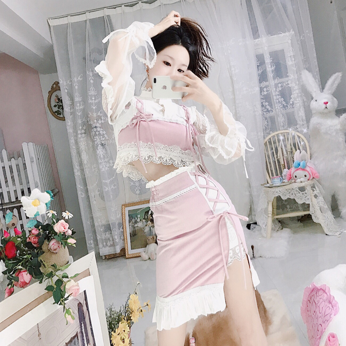 พรีออเดอร์ : ชุดเซ็ตแฟชั่นน่ารักๆ (ราคาแยกชิ้น) เสื้อแขนยาวสีขาวแต่งเสื้อกั๊ก และ กระโปรงผ่าข้างเข้าชุด มีให้เลือก 2สี