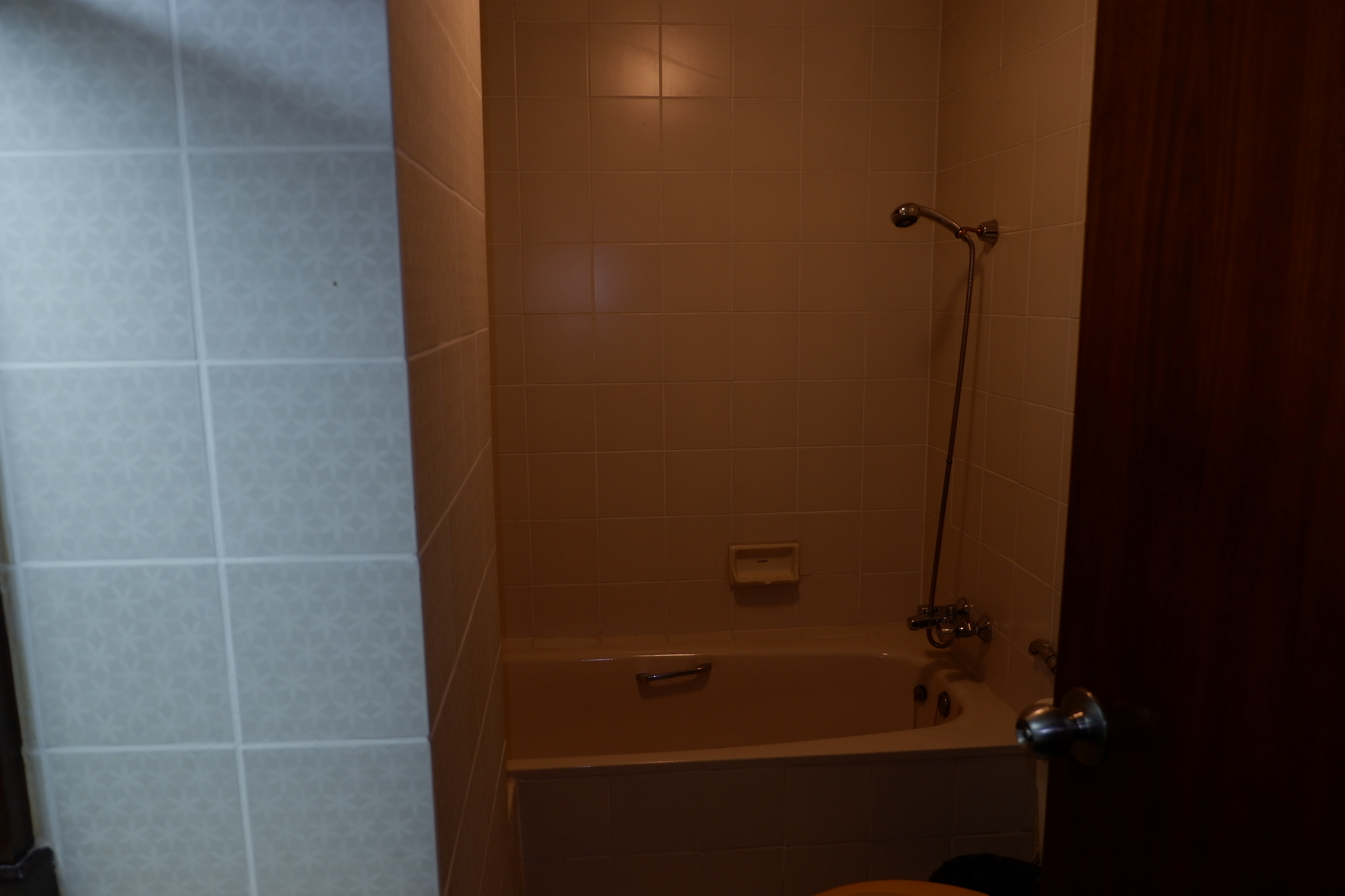 ให้เช่าคอนโด Mitkorn Mansion (มิตรกร แมนชั่น ) 3 ห้องนอน + ห้องแม่บ้าน 2 ห้องน้ำ ขนาด 215 ตรม