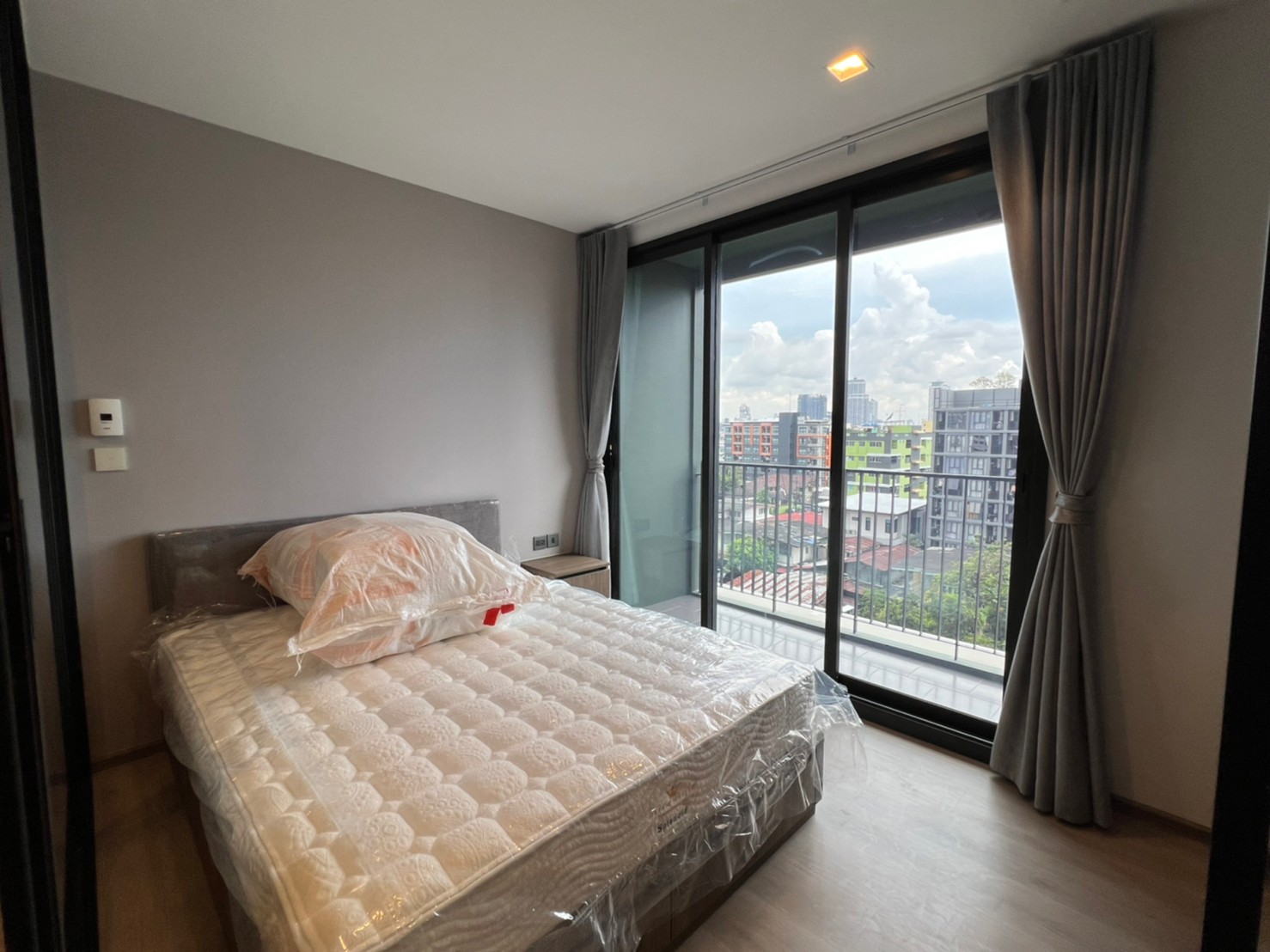 ให้เช่าคอนโด THE LINE Phahonyothin Park (เดอะ ไลน์ พหลโยธิน พาร์ค) 1-2 ห้องนอน ขนาด 32 ตรมขึ้นไป ราคาเริ่มที่ 16,000 บาท