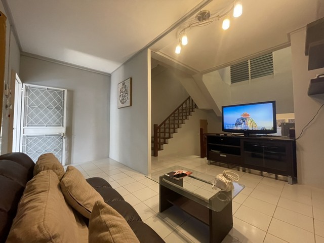 ให้เช่า ทาวน์โฮม รัชดา-สุทธิสาร 5 ห้องนอน (170 m2) ใกล้ MRT สุทธิสาร/ห้วยขวาง 35,000 บาท/เดือน !!