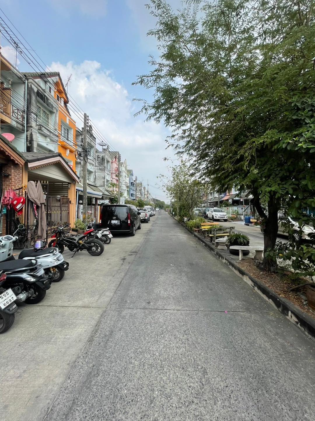 ขายทาวน์โฮม 3 ชั้น โครงการหมู่บ้านลัลลี่วิลล์ ลำลูกกา-คลอง 1 ราคาเพียง 2,290,000 บาท ฟรีโอน