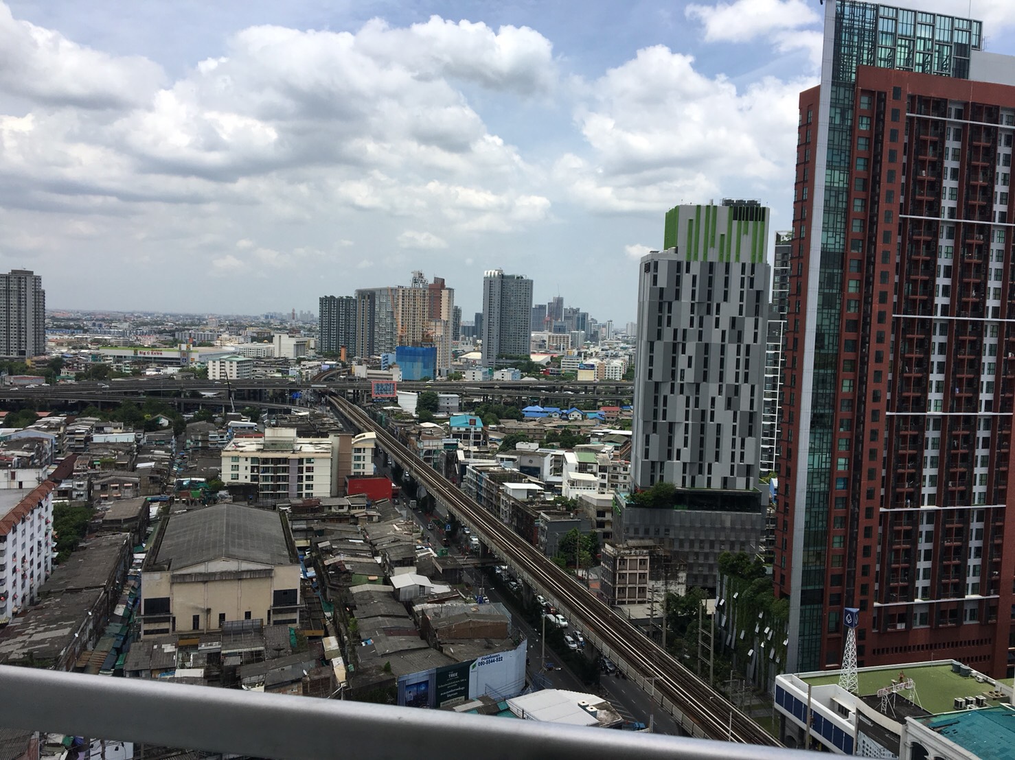 ขาย / ให้เช่าคอนโด Sky Walk Condominium (สกายวอล์ค คอนโดมิเนียม ) 1 ห้องนอนอ 1ห้องน้ำ ห้องเลขที่ 328. ชั้น 22