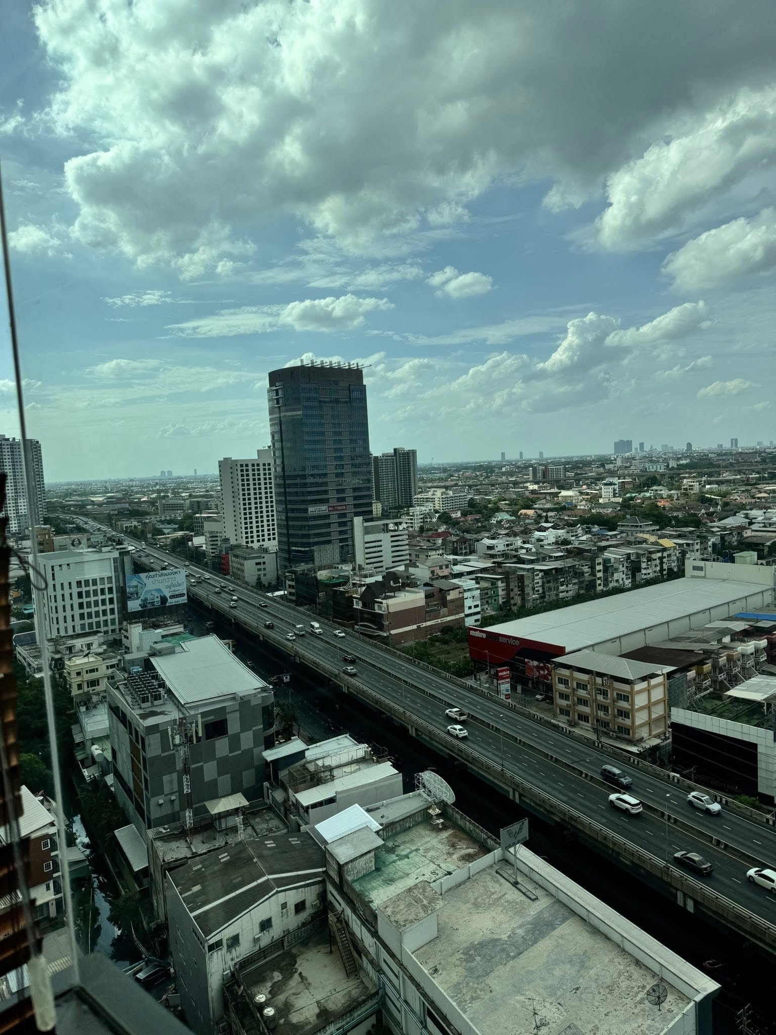 ขาย / เช่า คอนโด Lumpini Place Pinklao 2 (ลุมพินี เพลส ปิ่นเกล้า 2) ชั้น 20 ขนาด 38.60 ตร.ม. วิวถนนใหญ่ พร้อมเข้าอยู่ได้เลย