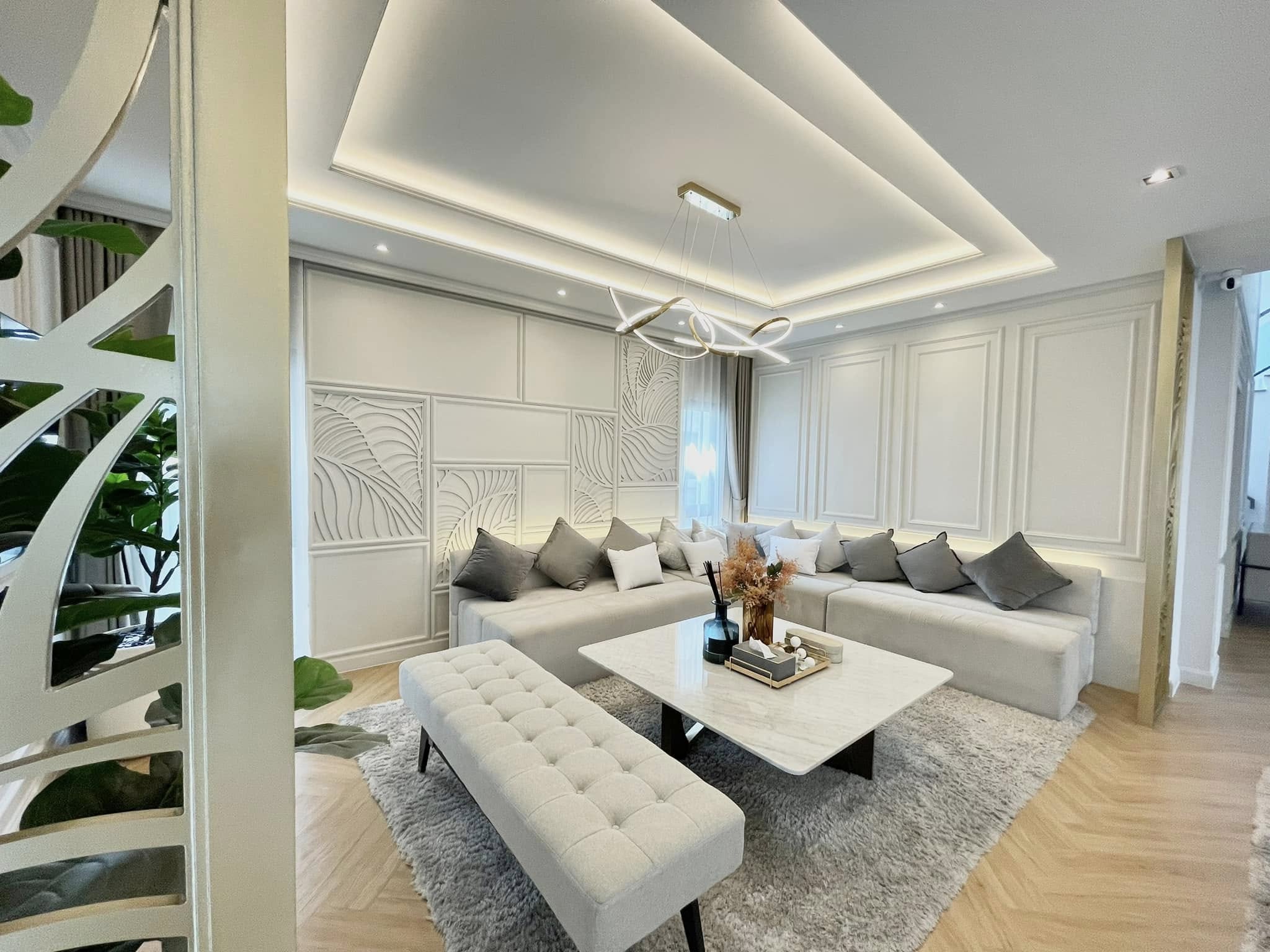 ให้เช่าบ้านเดี่ยว 2 ชั้น หมู่บ้าน THE CITY บางนา ✨ทำเลทอง✨ใกล้Mega Bangna และโรงเรียนนานาชาติชั้นนำ ห้องนอน : 6 ห้องนอน (รวมห้องแม่บ้าน) ห้องน้ำ : 7