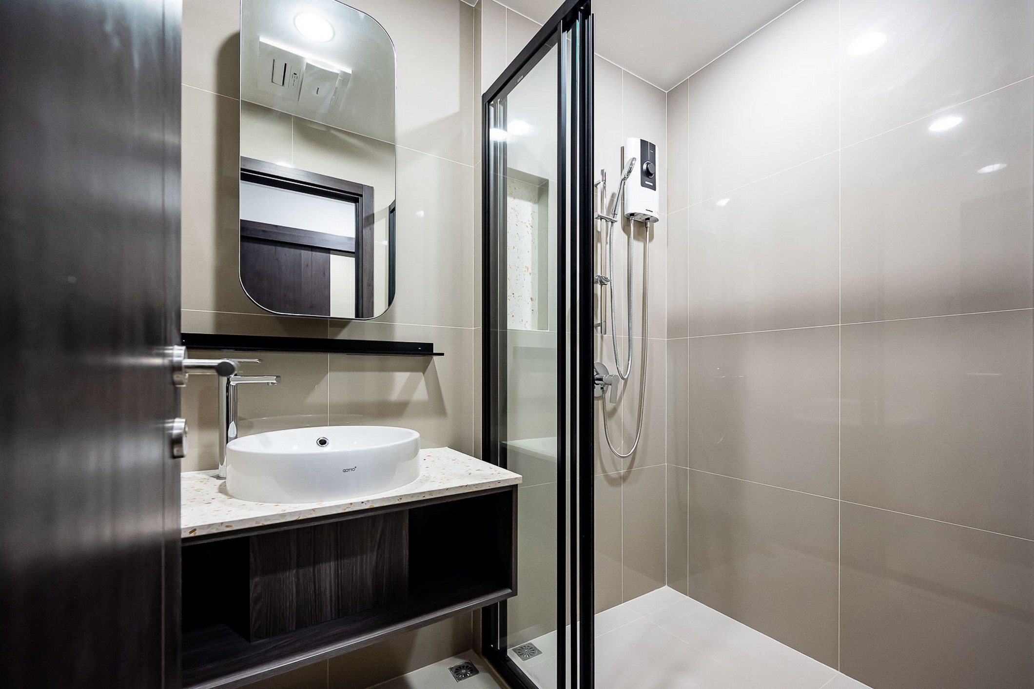 ให้คอนโด XT Huaikhwang (เอ็กซ์ที ห้วยขวาง) 1-2 ห้องนอน ขนาด 30 ตรมขึ้นไป ราคาเริ่มที่ 16000 บาท ห้องใหม่ตกแตงเพร้อมเข้าอยุ่ มีให้เลือกทุกชั้นทุกวิว