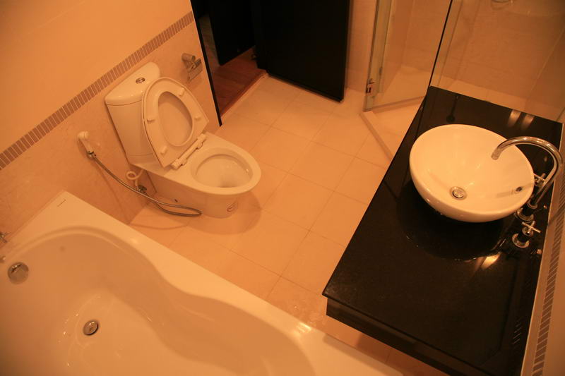 คอนโดบ้านกลางกรุง (สยาม-ปทุมวัน)ให้เช่า 2 ห้องนอน, 2 ห้องน้ำ, พื้นที่ 76 ตร.ม., ชั้น 15 ตึก บี วิว BTS เช่า: ราคา 35,000 บาท/เดือน