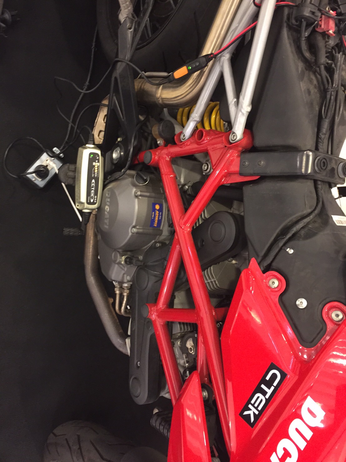 APRTECH Ducati DDA Adaptor for CTEK Charger with Indicator (สำหรับรถ Ducati)