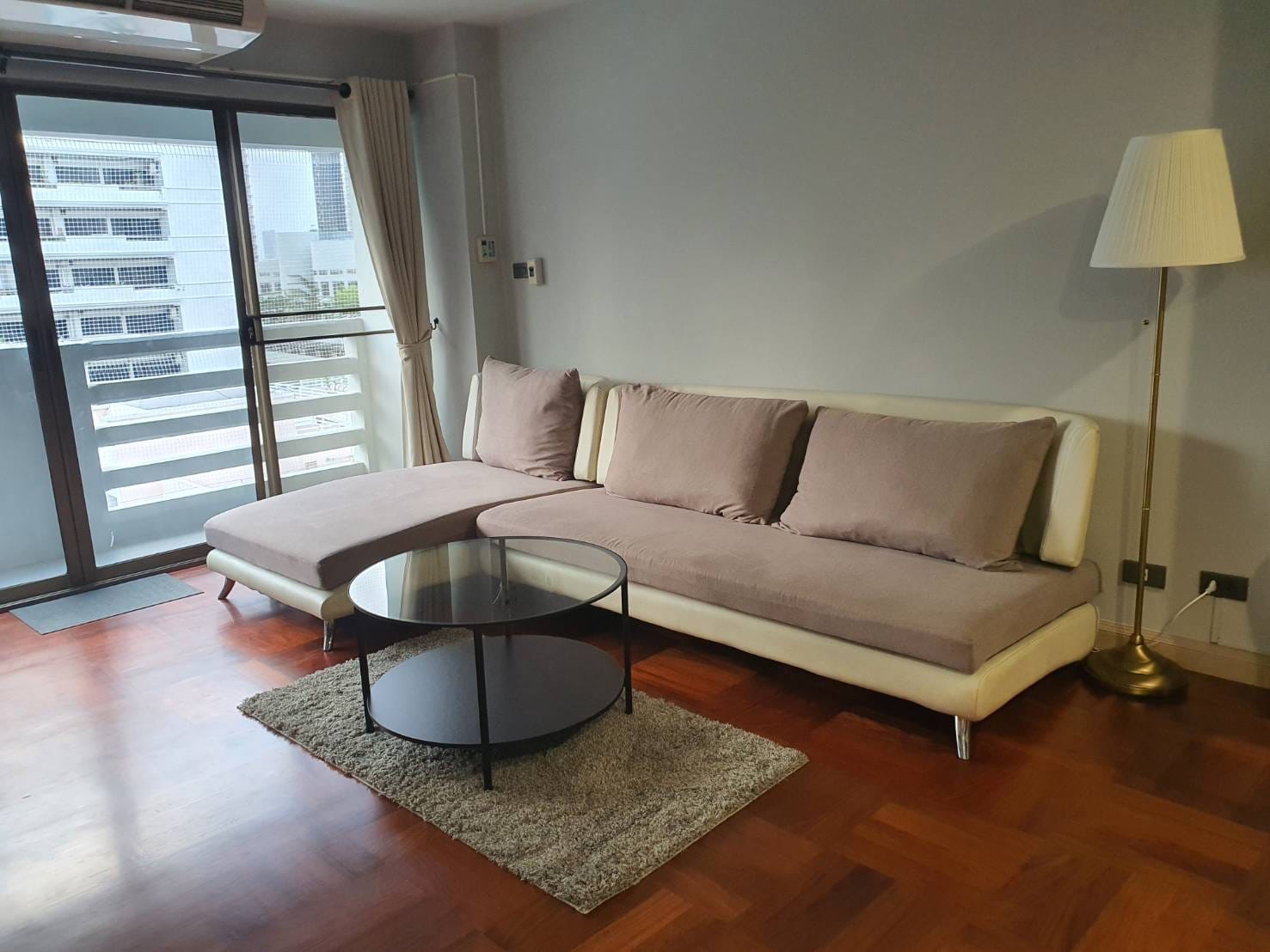 ให้เช่าคอนโด Ruamjai Heights (ร่วมใจ ไฮท์) ซอย สุขุมวิท15 แบบ 1 ห้องนอน 1 ห้องน้ำ ชั้น 11 ห้อง 57 ตร.ม.