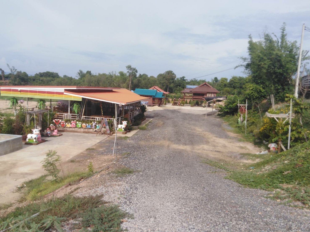 ขายที่ดินถมแล้ว 3 ไร่ จังหวัด นครนายก ขายพร้อมร้านอาหารและบ้านน็อกดาว