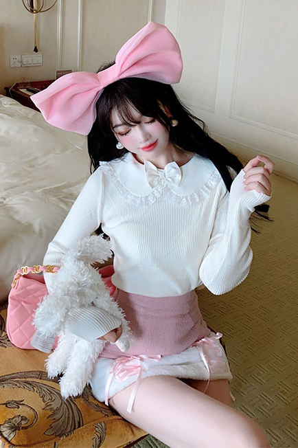 Summer Joy : พรีออเดอร์ เสื้อสเวตเตอร์แขนยาวแต่งปกคอบัวระบายลูกไม้ แบรนด์แท้