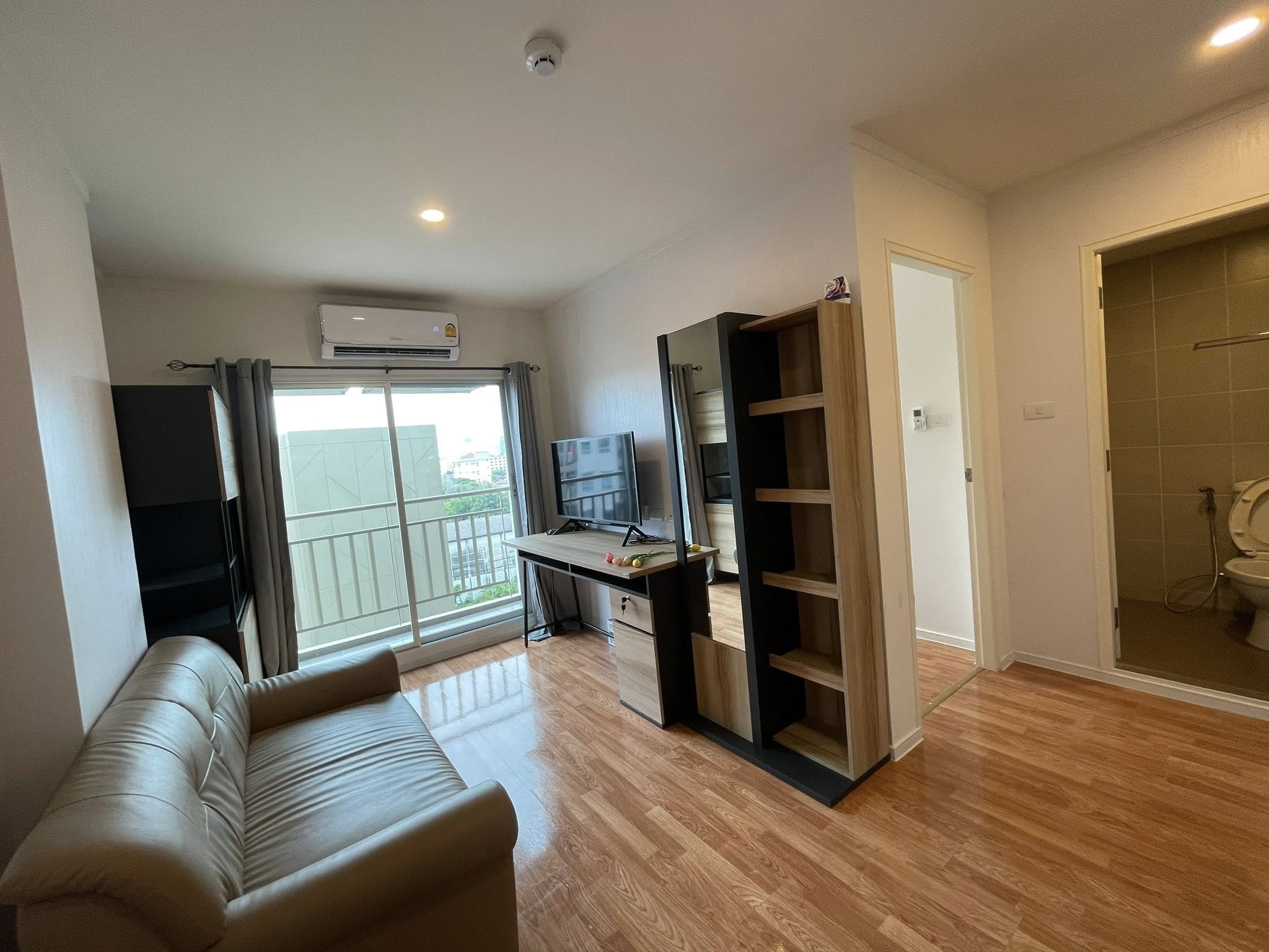 🌟 ให้เช่าคอนโด Lumpini Ville Sukhumvit 76 – Bearing Station (ลุมพินี วิลล์ สุขุมวิท 76 - แบริ่ง สเตชั่น) 📍 ใกล้ BTS แบริ่ง เพียง 1 กม. | มีรถตู้รับ-ส่ง