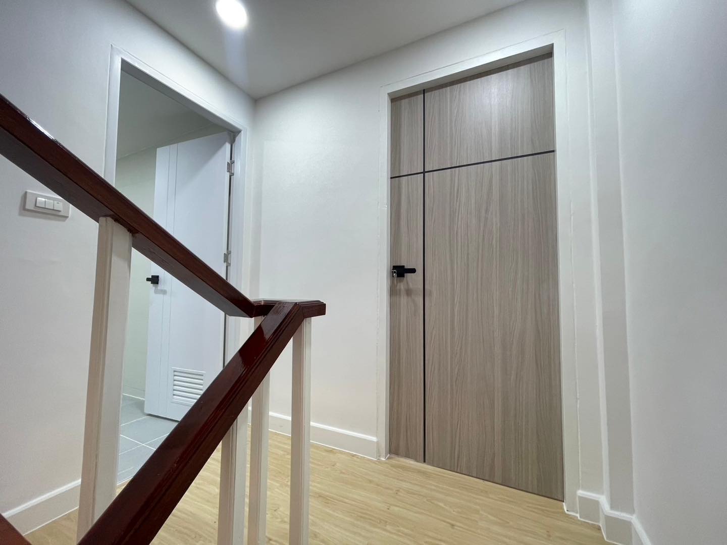 ด่วน! ทาวน์โฮม 3 ชั้น ติวานนท์ 43 ใกล้ MRT สามัคคี ✨ รีโนเวทใหม่หมดจด! ราคาพิเศษ ฿3.99 ล้าน