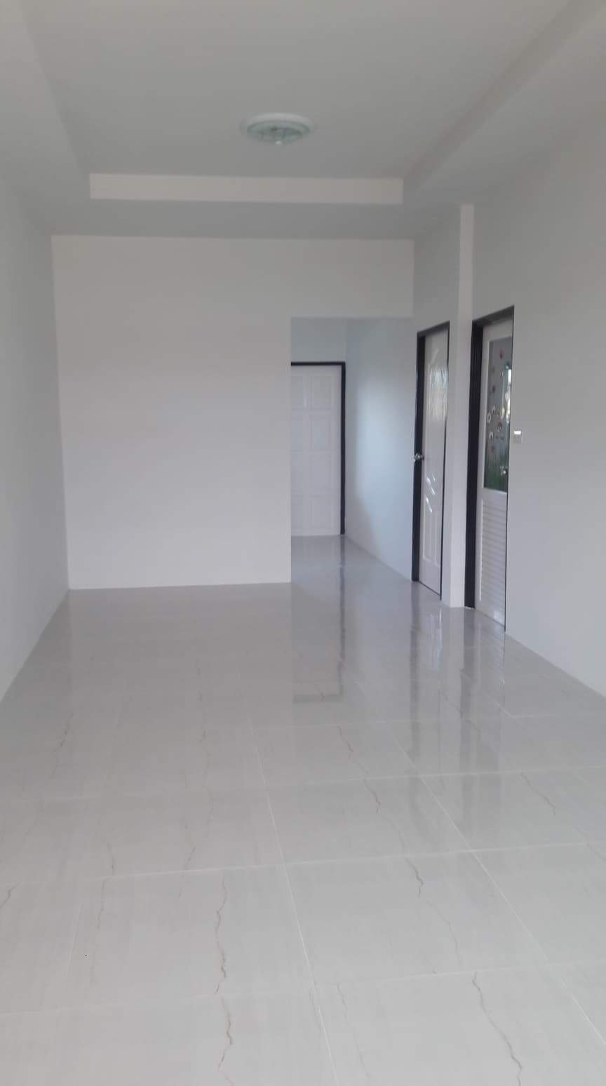 ขาย / ให้เช่า ทาวน์เฮ้าส์ 2 ชั้น หลังมุม 2 นอน 2 น้ำ ขนาด 32 ตรม พร้อมเพอร์ ราคา 8000 บาทต่อดเดือน