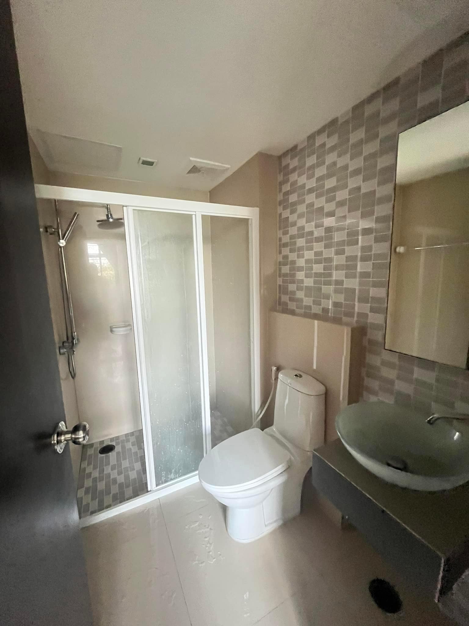 ขาย / ให้เช่าคอนโดหรูใจกลางเมืองย่านเรียบด่วน Town in town คอนโด J.W. Boulevard Srivara (เจ ดับบลิว บูเลอวาร์ด ศรีวรา) 2 ห้องนอน