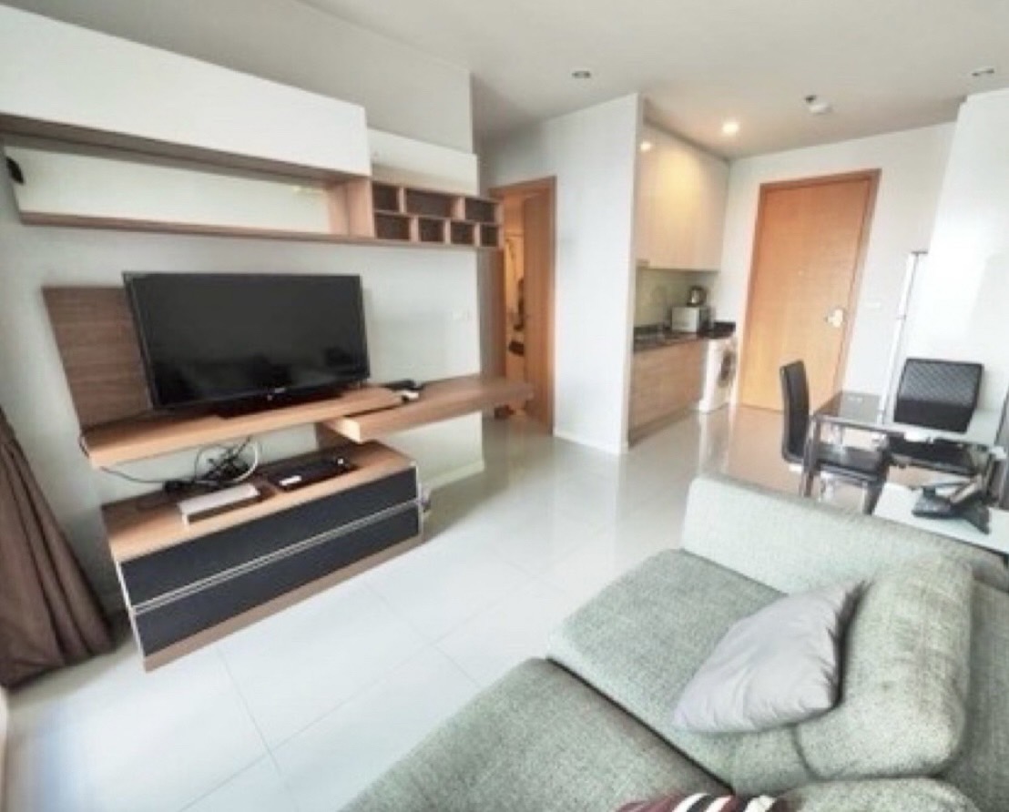 ให้เช่า คอนโดให้เช่า ที่ Circle Condominium (เซอร์เคิล คอนโดมิเนียม) 1 ห้องนอน 1 ห้องน้ำ ขนาด 40 ตรม. ชั้น 38 ตึก 2 วิวโล่ง