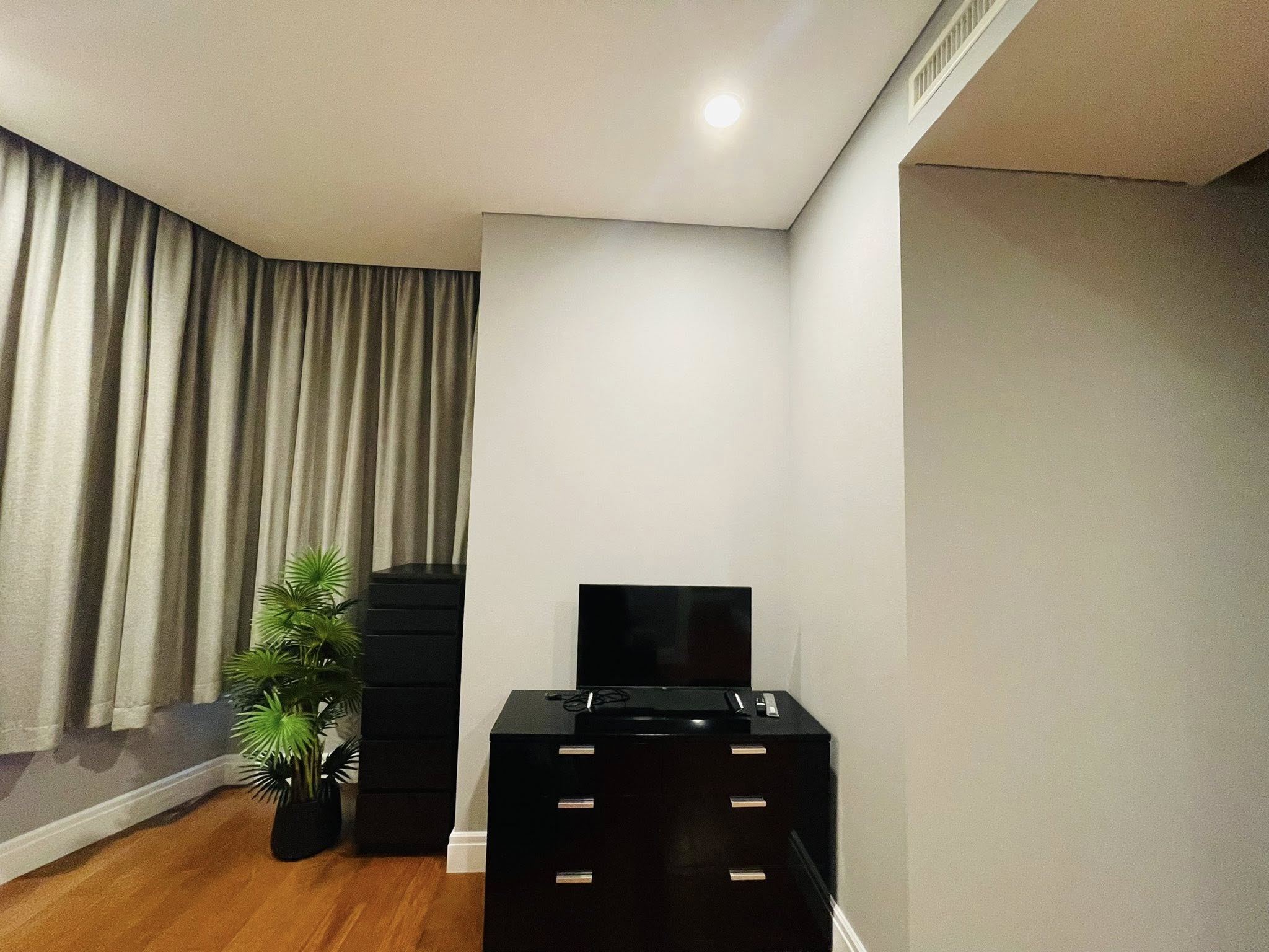 ให้เช่าคอนโด ไบรท์ สุขุมวิท 24 / For Rent Bright Sukhumvit 24 (English below)