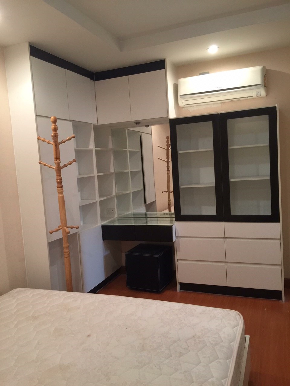 คอนโด แฮปปี้ ลิฟวิ่ง รัชดา 18 Happy Living Ratchada 18 ให้เช่า 2 ห้องนอน 2 ห้องน้ำ 1 ห้องรับแขก 1ห้องครัว เนื้อที่ 67ตรม.