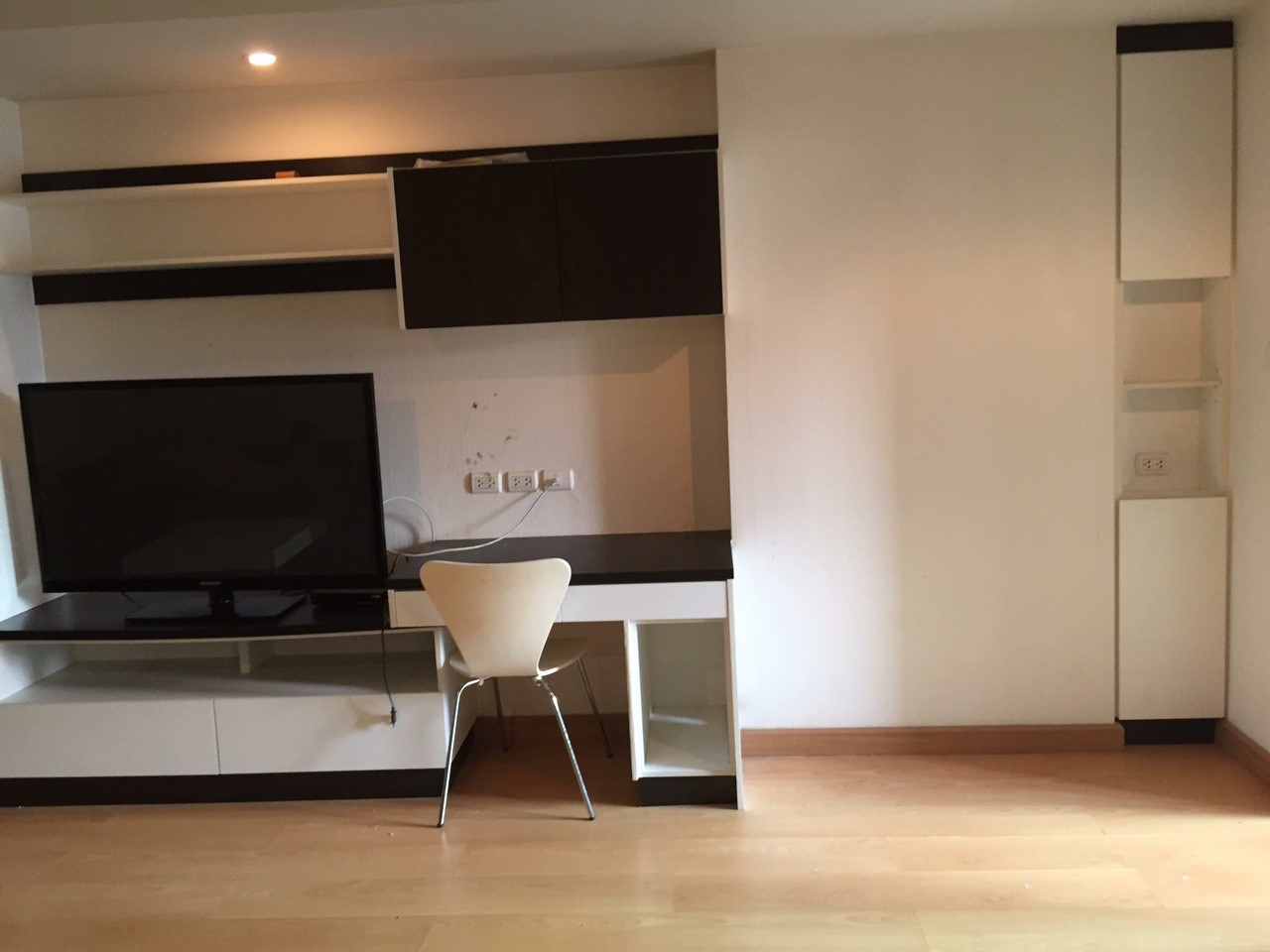 คอนโด แฮปปี้ ลิฟวิ่ง รัชดา 18 Happy Living Ratchada 18 ให้เช่า 2 ห้องนอน 2 ห้องน้ำ 1 ห้องรับแขก 1ห้องครัว เนื้อที่ 67ตรม.