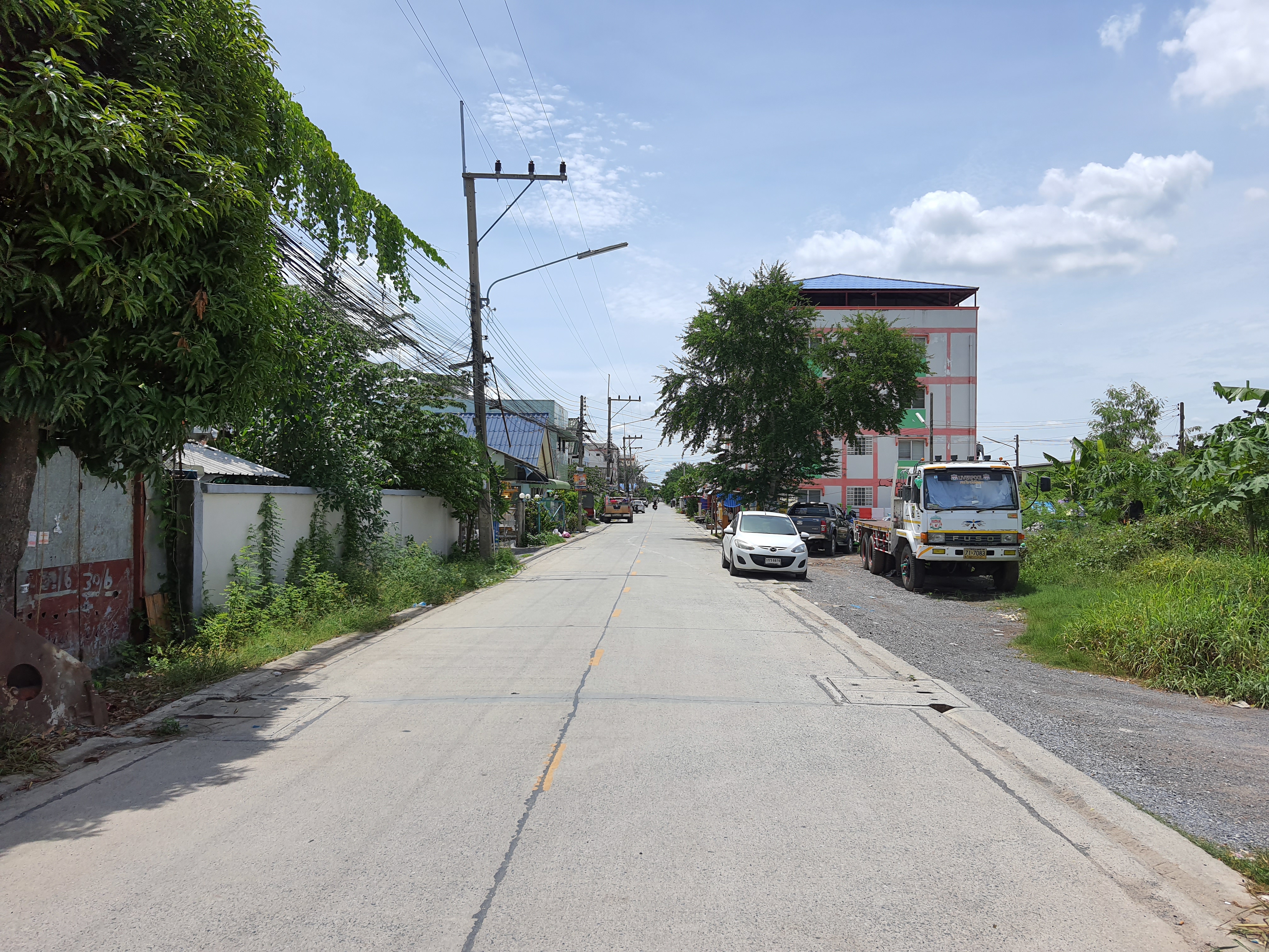 รหัสทรัพย์ 04668 ขายที่ดินถมแล้ว ลำลูกกาคลอง 4 ซอยร่วมสุข 2 ติดถนน 3 ด้าน (ที่ดินรูปสี่เหลี่ยมจัตุรัส) ขนาดพื้นที่ 3 งาน 63 ตรม