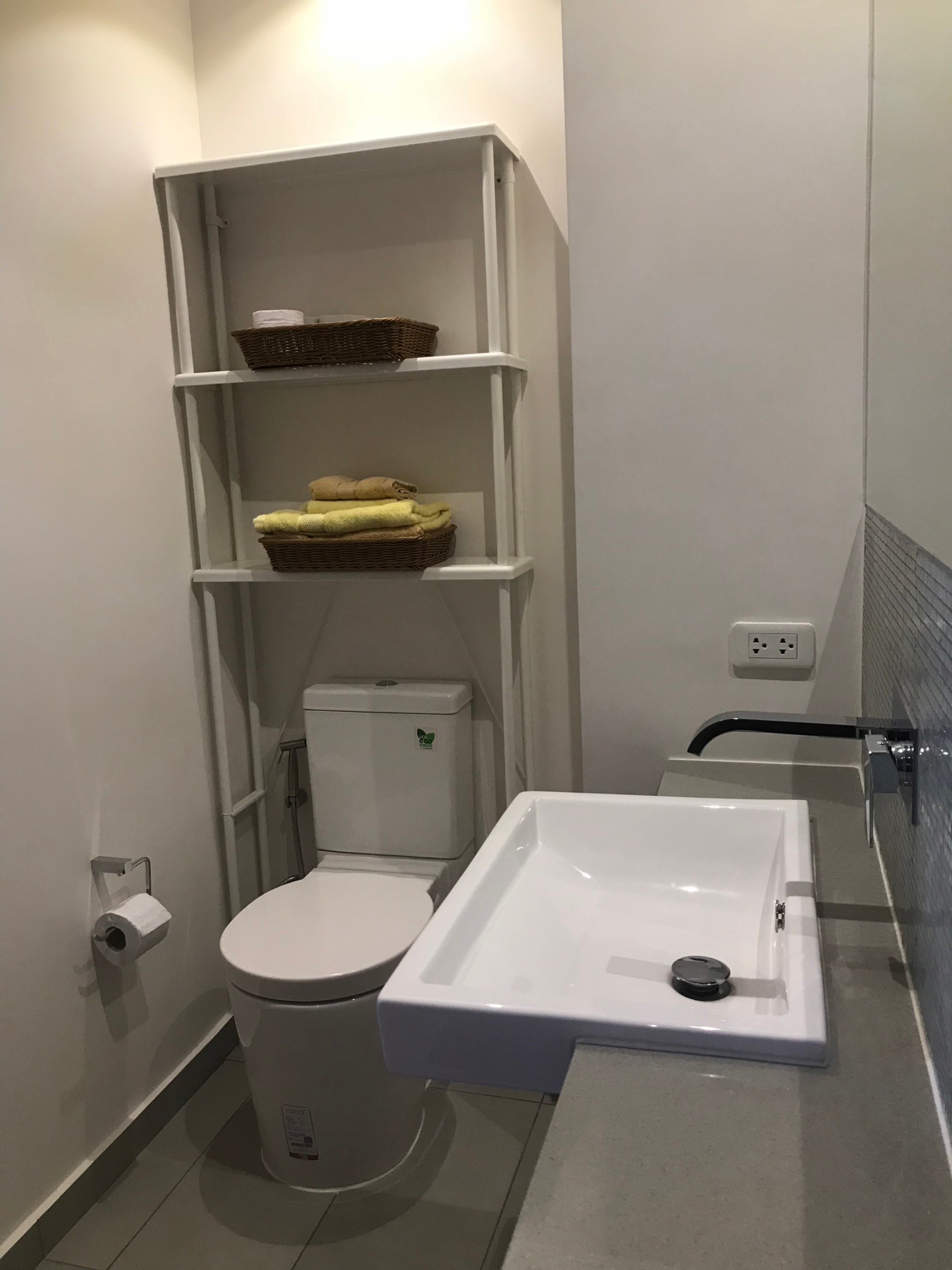 ให้เช่าคอนโด The Lofts Ekkamai (เดอะ ล็อฟท์ เอกมัย) ห้องดูเพล็กซ์ 1 ห้องนอน ขนาด 48 ตารางเมตร ชั้น 22 ห้องแต่งครบพร้อมเข้าอยู่