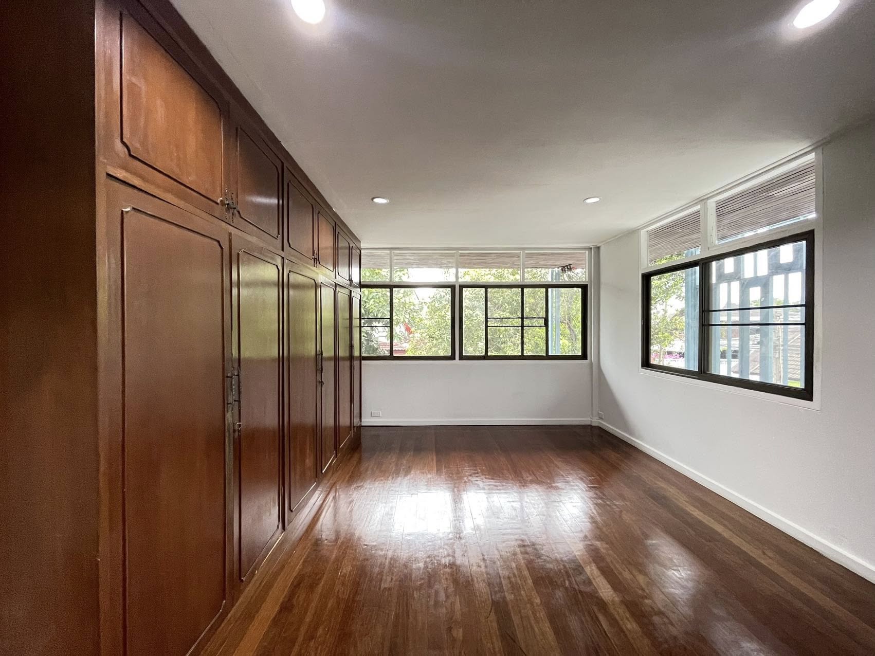 ให้เช่าบ้านเดี่ยว รัชดาภิเษก ซอย 19 / For Rent Single House Ratchadaphisek Soi 19 (English below)